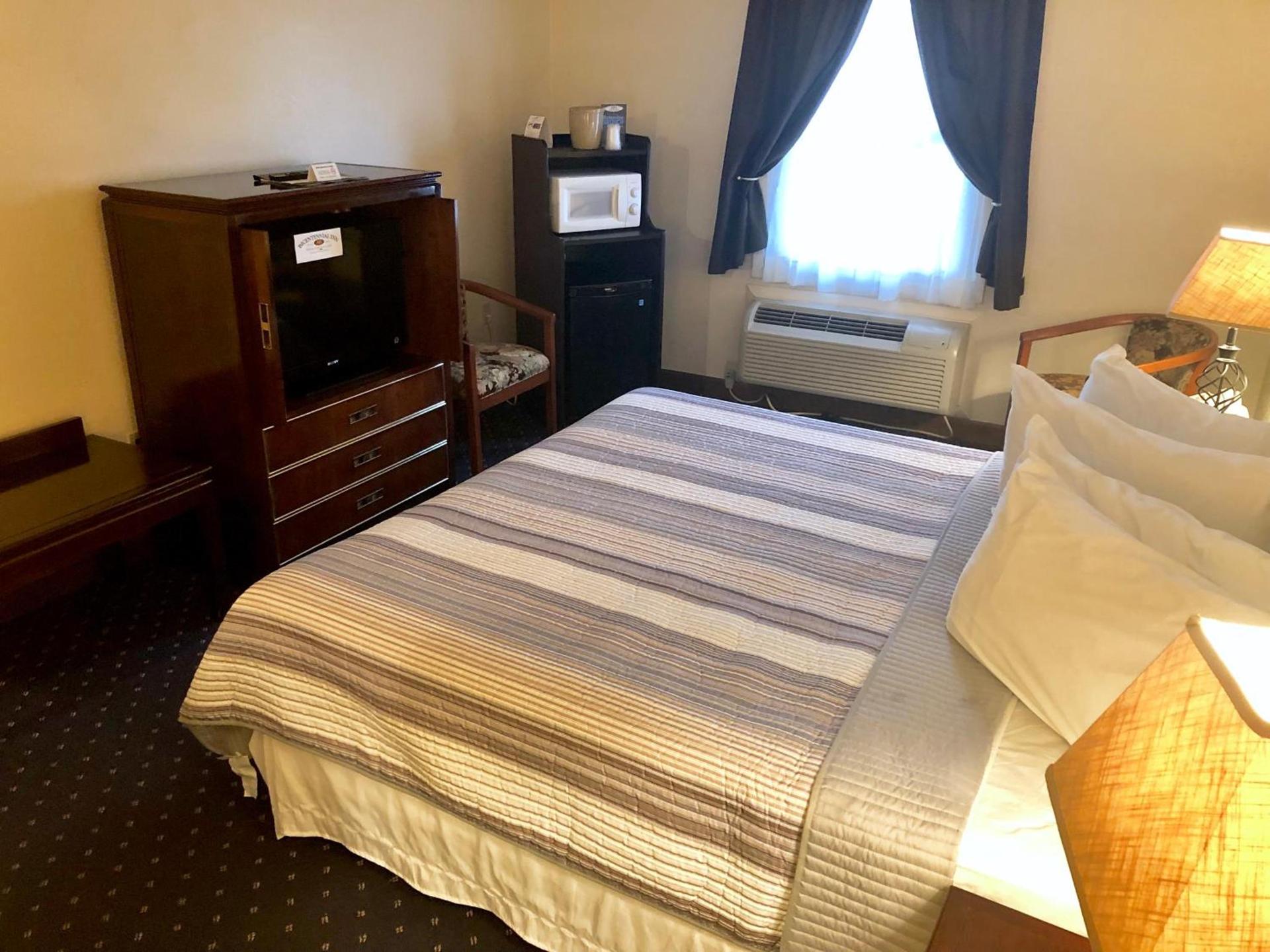 Bicentennial Inn photo 27