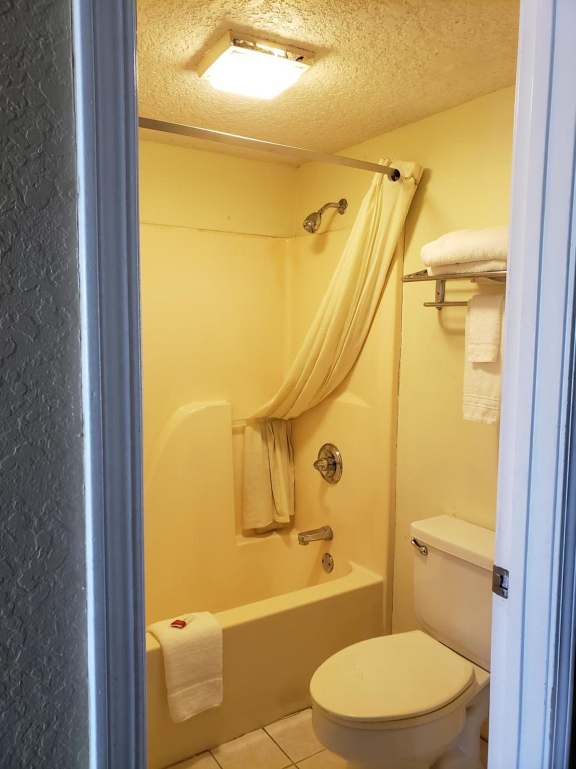 Super 8 by Wyndham Arkadelphia Caddo Valley Area photo 10