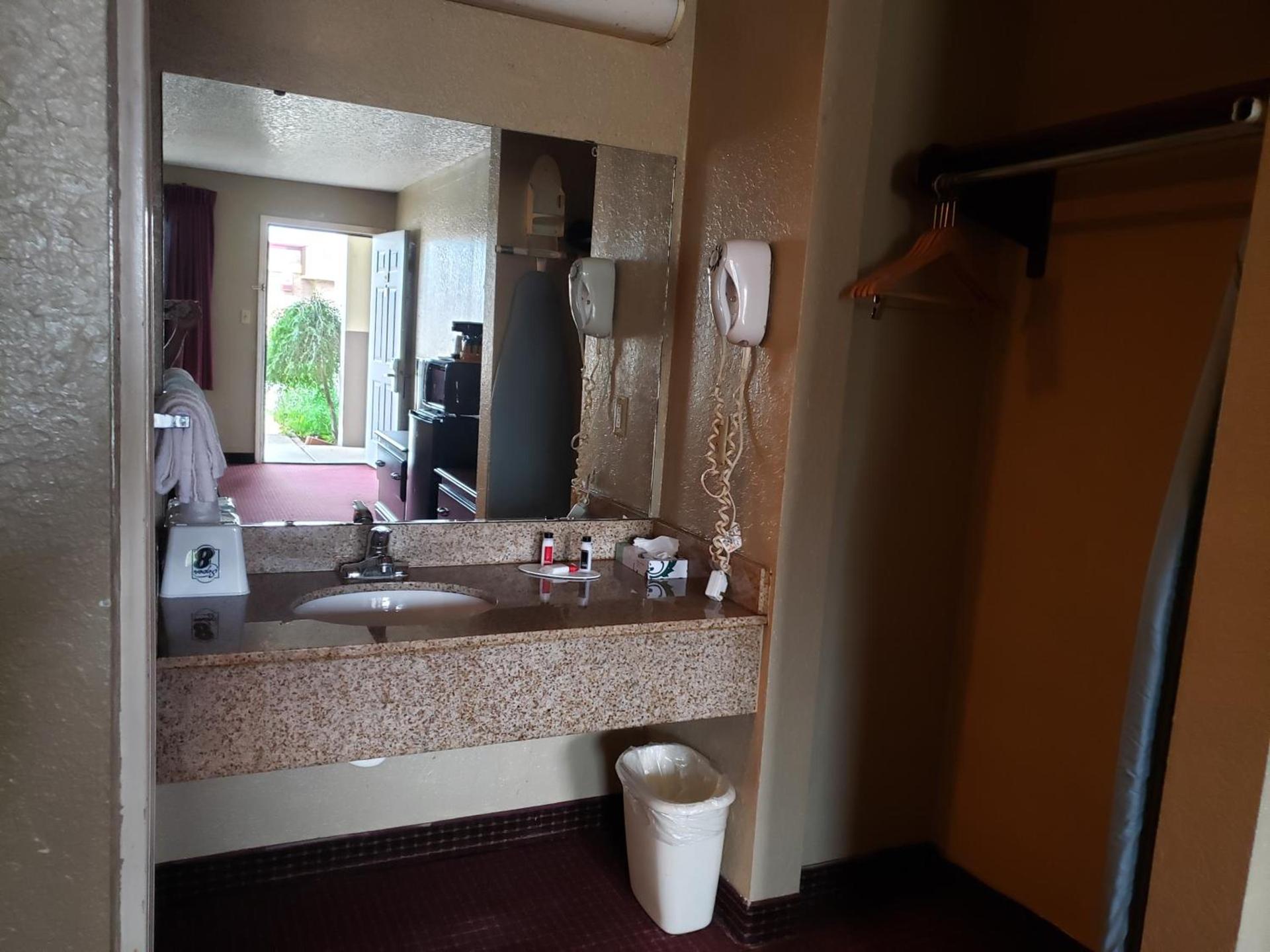 Super 8 by Wyndham Arkadelphia Caddo Valley Area photo 16