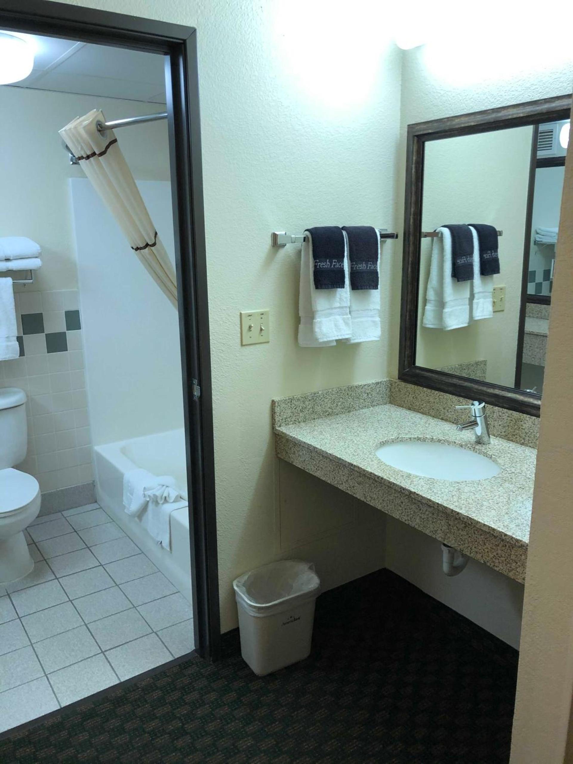 AmericInn by Wyndham Cody photo 2