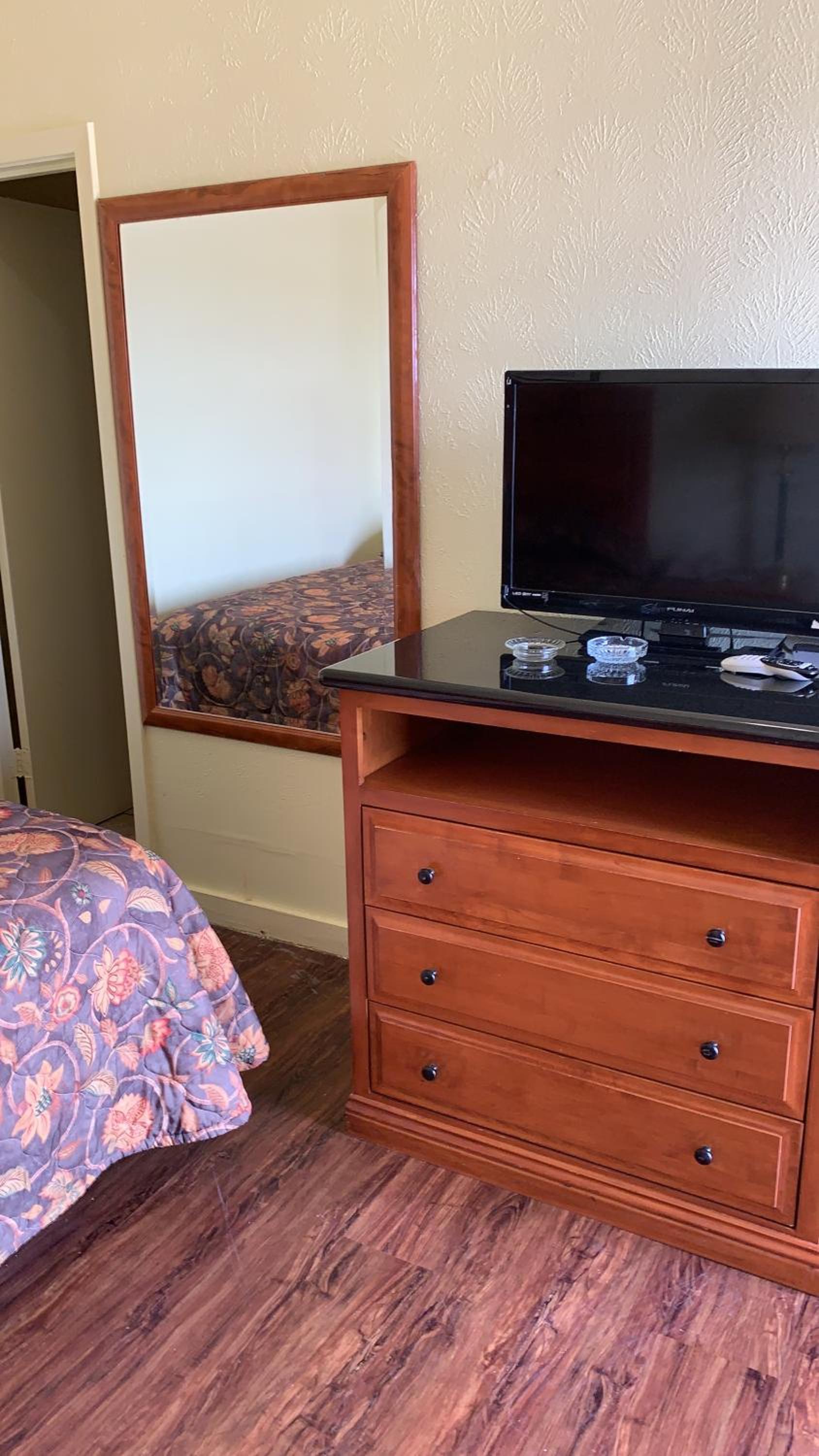Economy inn photo 27