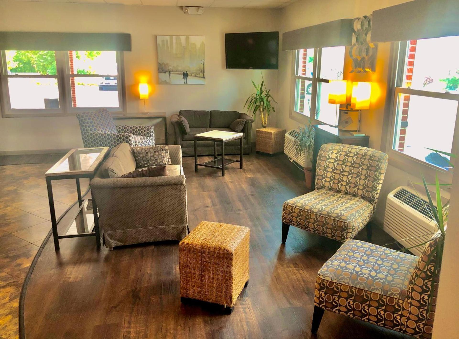 Bicentennial Inn photo 20