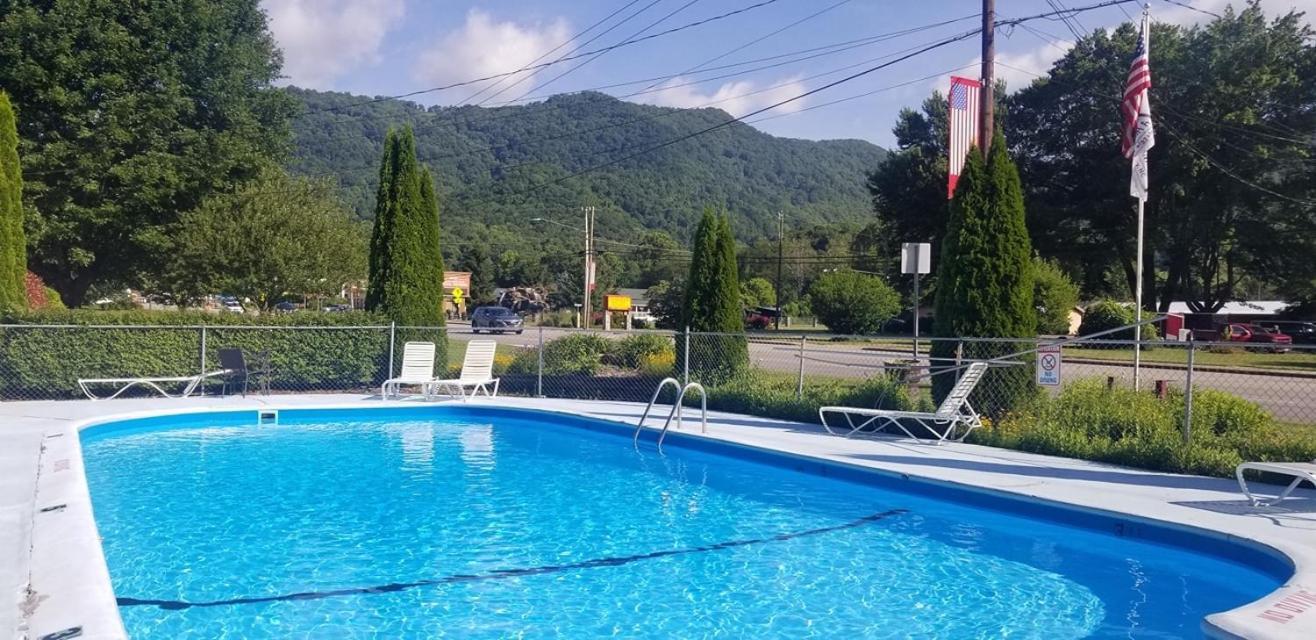 A Holiday Motel - Maggie Valley photo 31