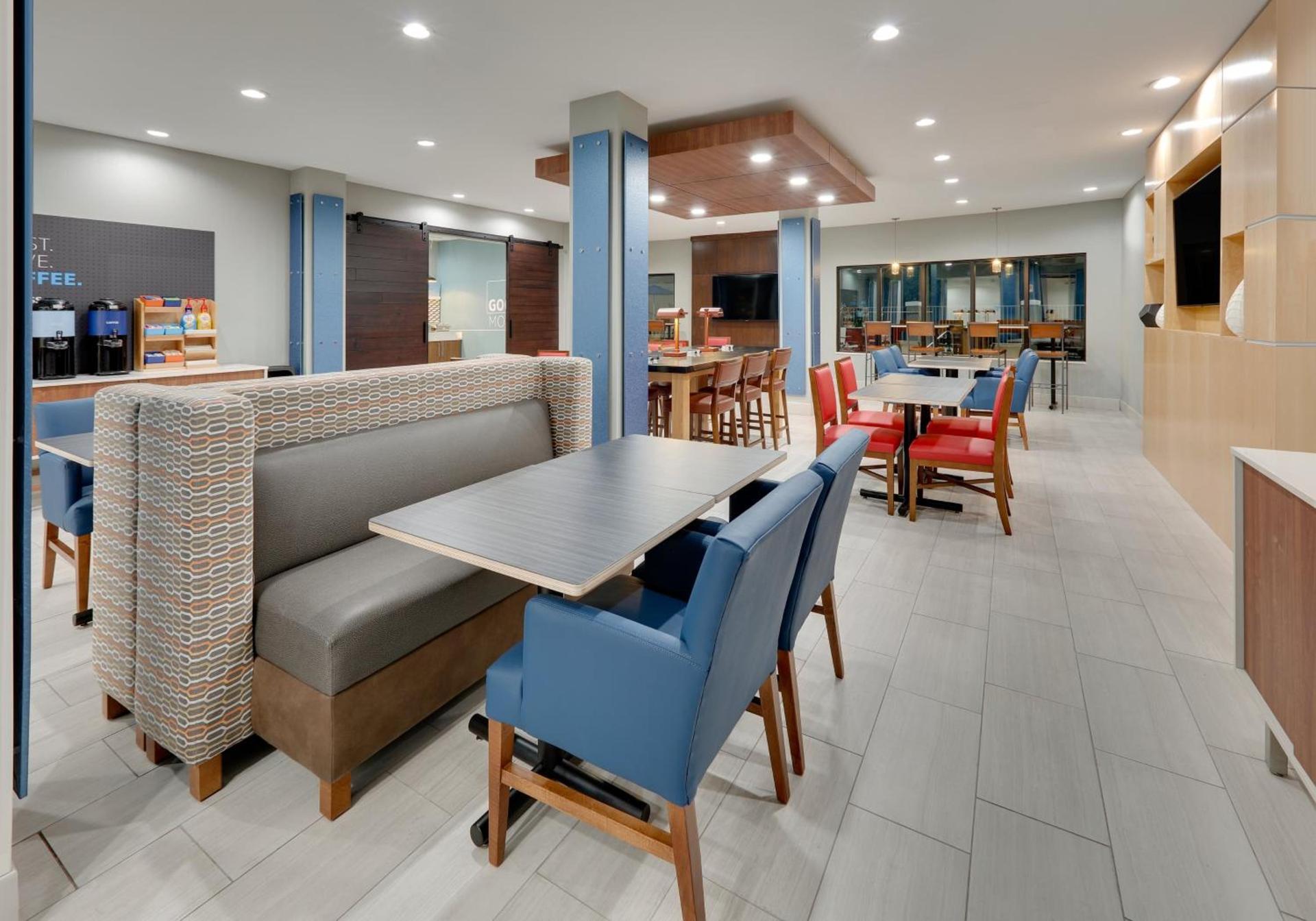 Holiday Inn Express & Suites San Antonio NW near SeaWorld by IHG photo 14