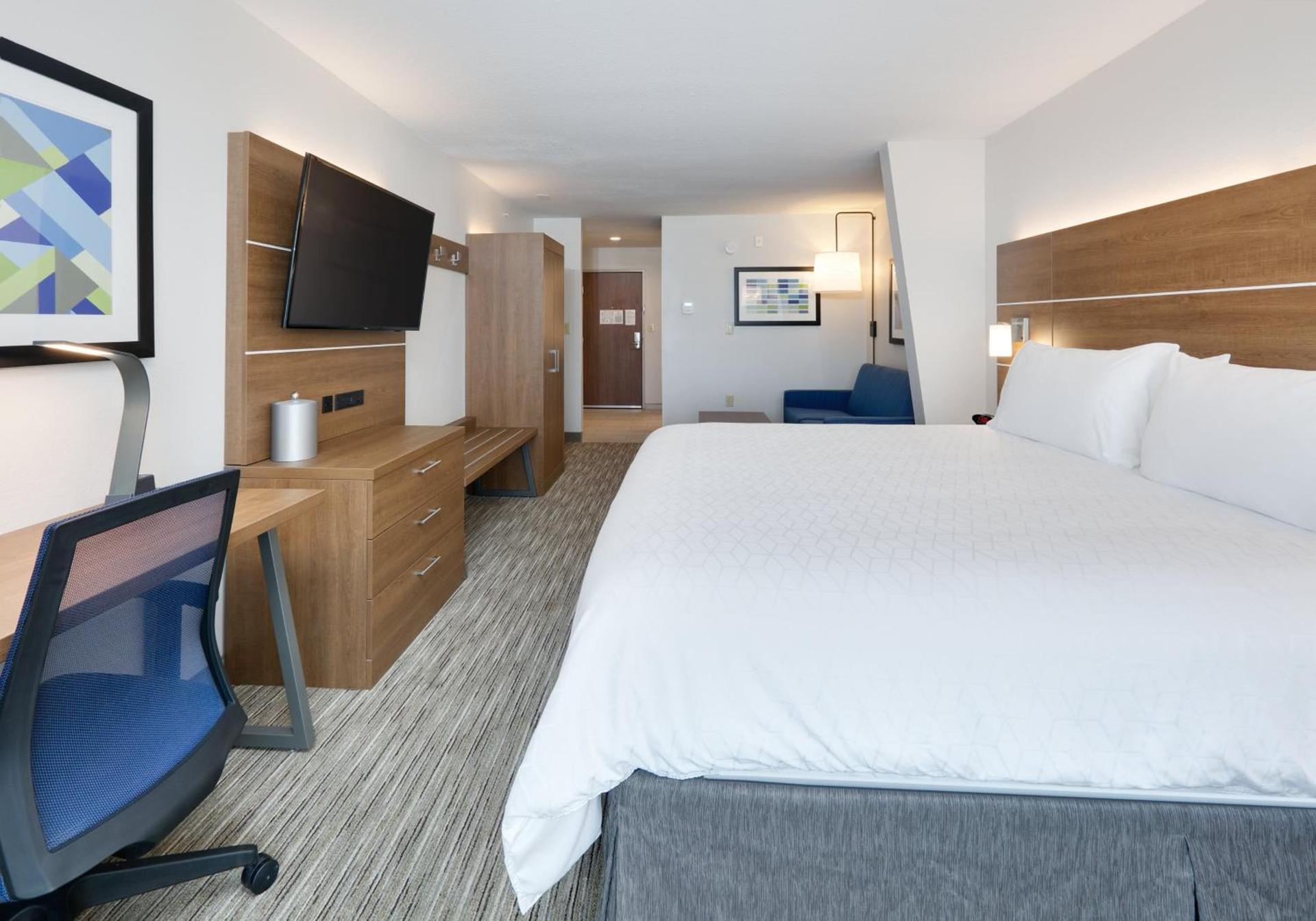 Holiday Inn Express & Suites San Antonio NW near SeaWorld by IHG photo 53