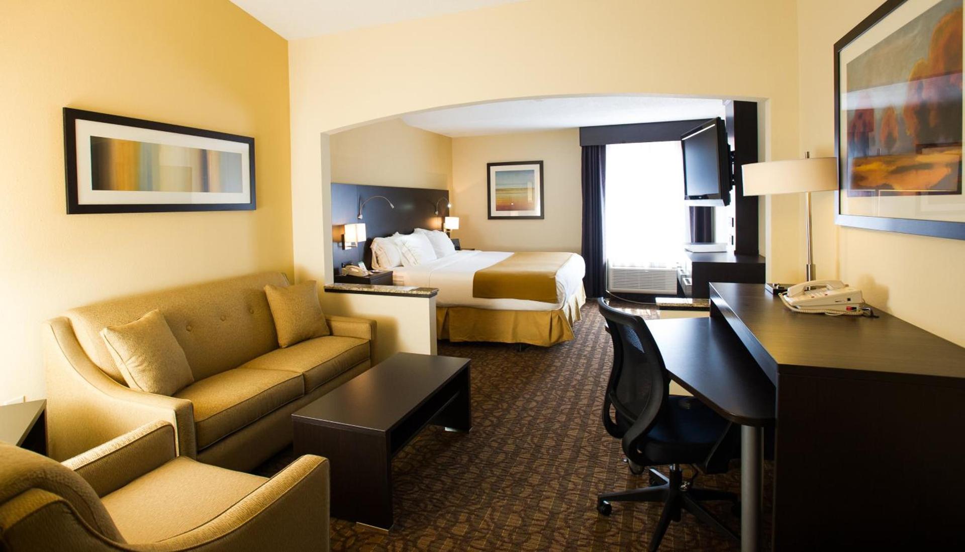 Holiday Inn Express & Suites Topeka West I-70 Wanamaker by IHG photo 21