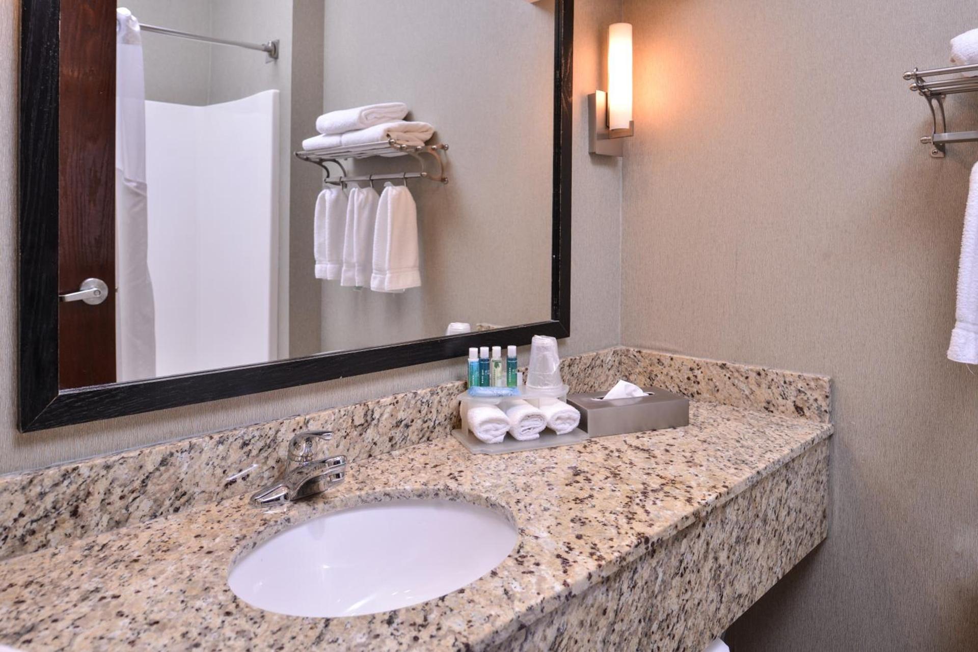 Holiday Inn Express & Suites Topeka West I-70 Wanamaker by IHG photo 27
