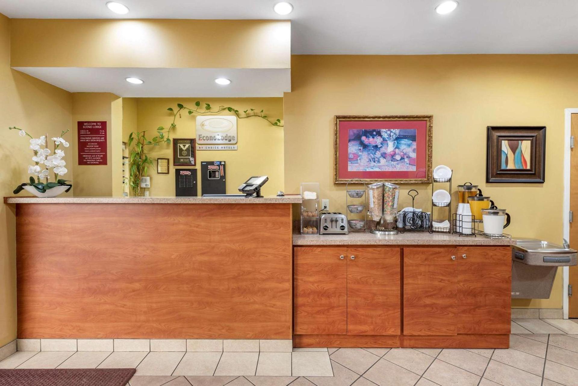 Econo Lodge Louisville Airport photo 3