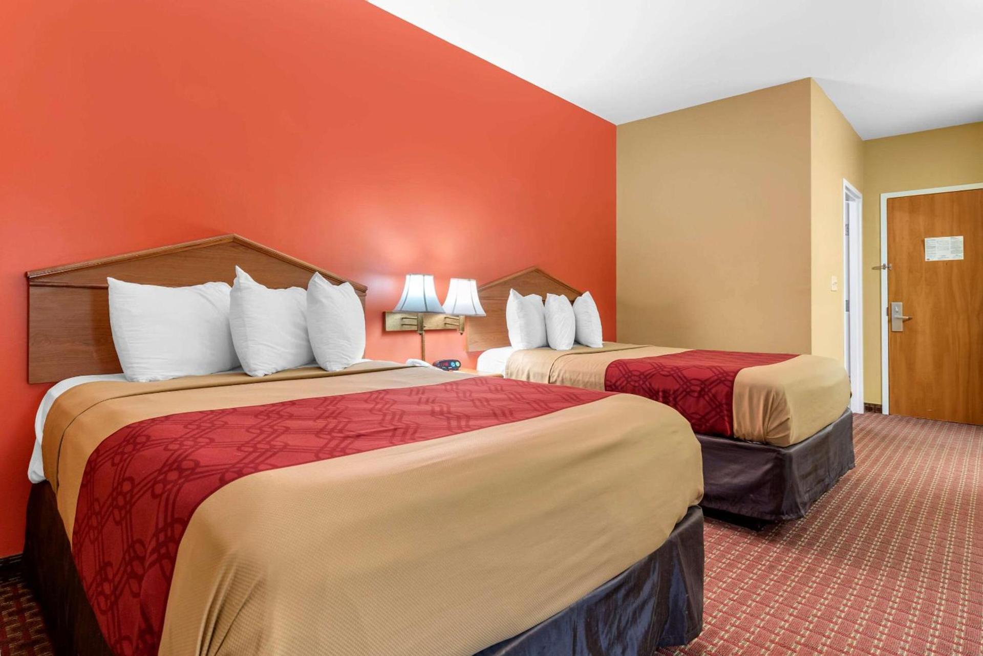 Econo Lodge Louisville Airport photo 8