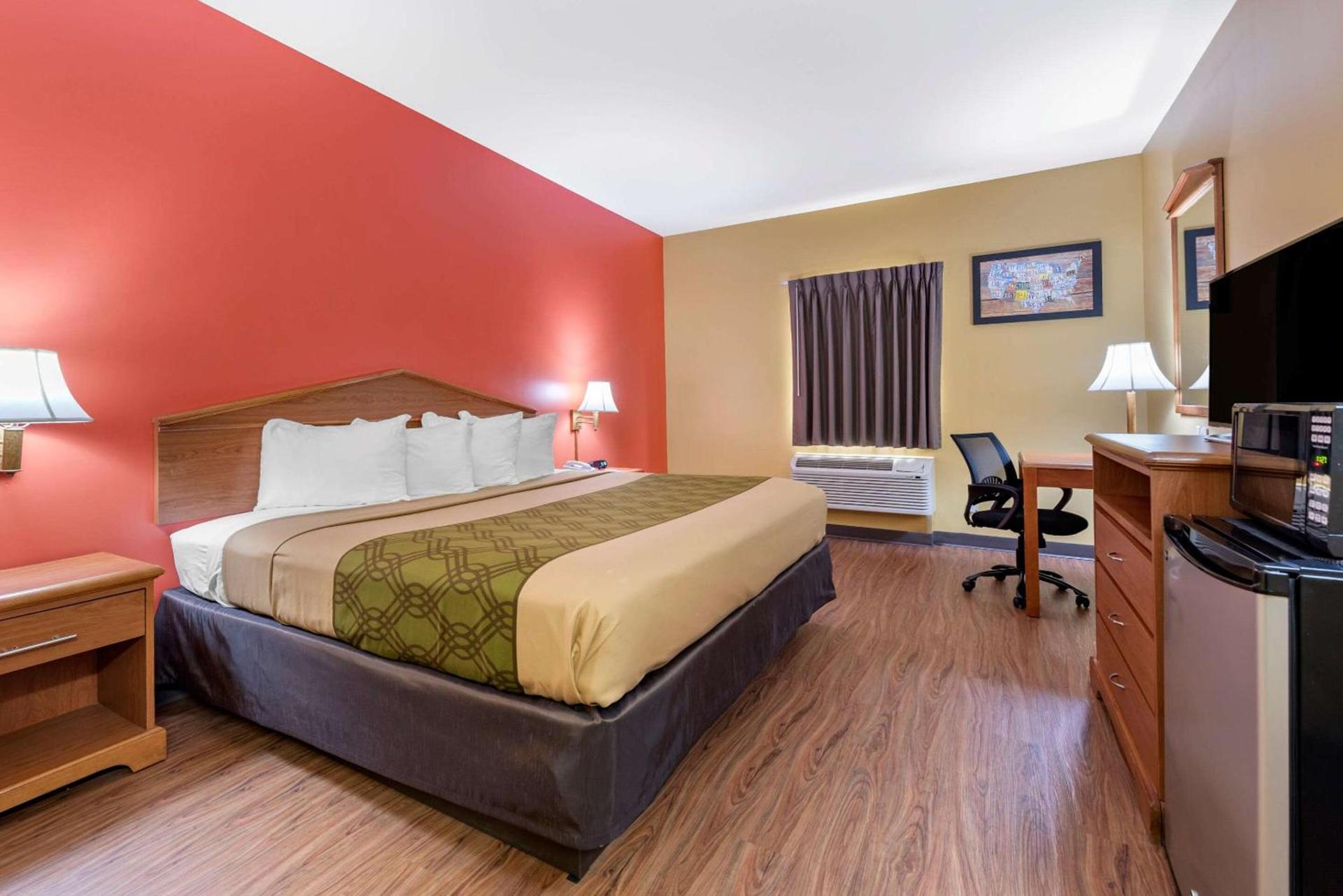 Econo Lodge Louisville Airport photo 15