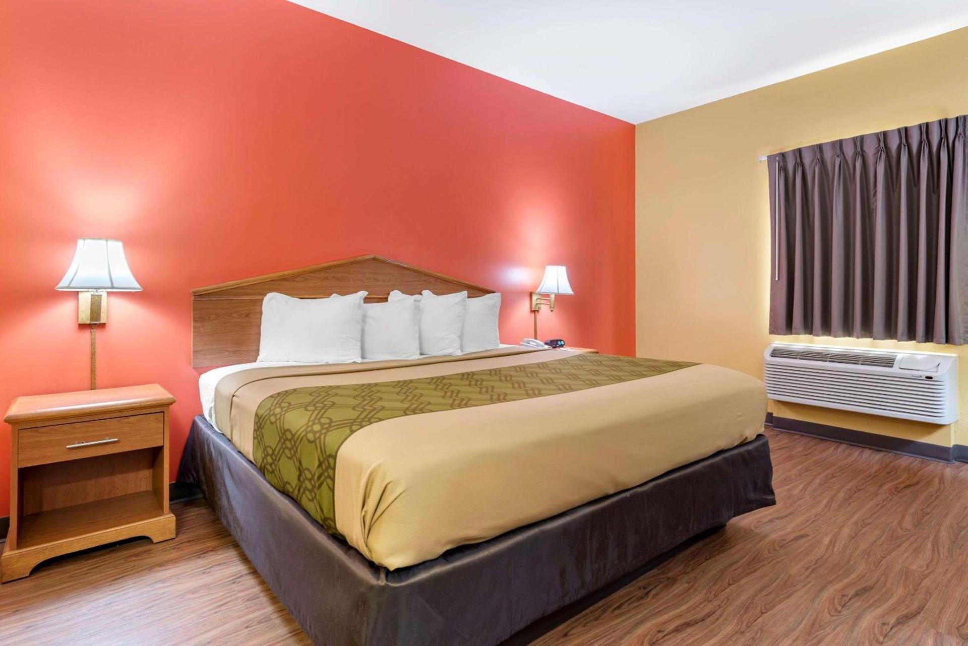 Econo Lodge Louisville Airport photo 16