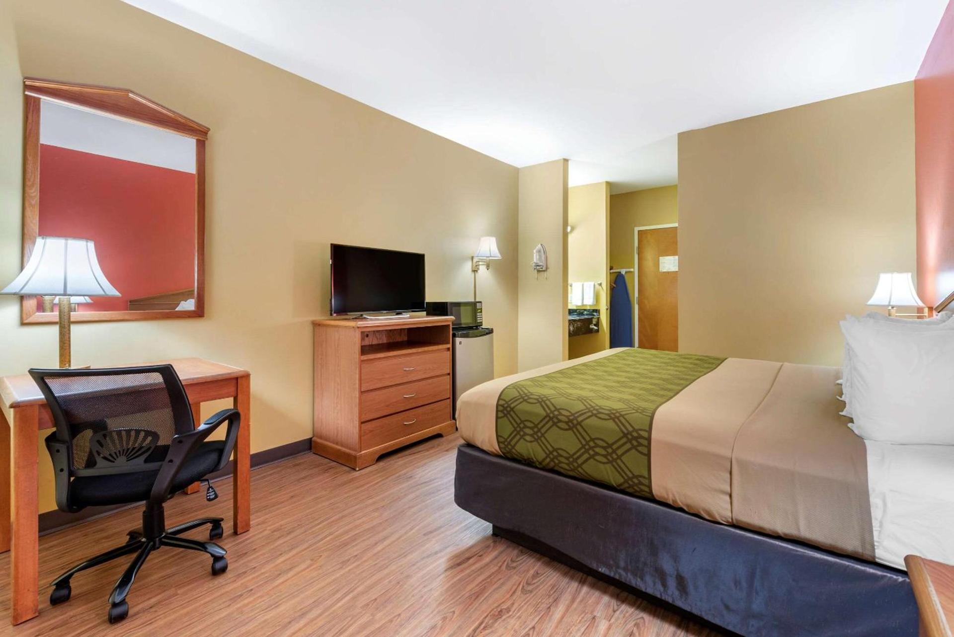 Econo Lodge Louisville Airport photo 17