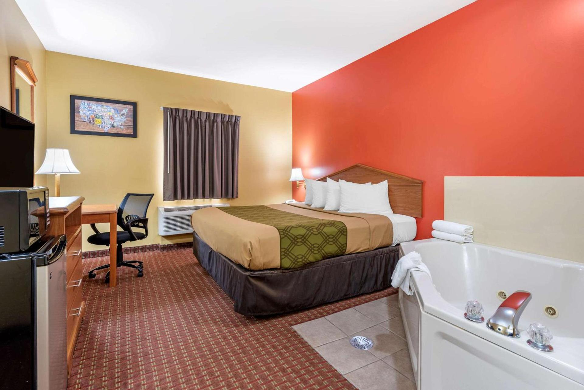 Econo Lodge Louisville Airport photo 20