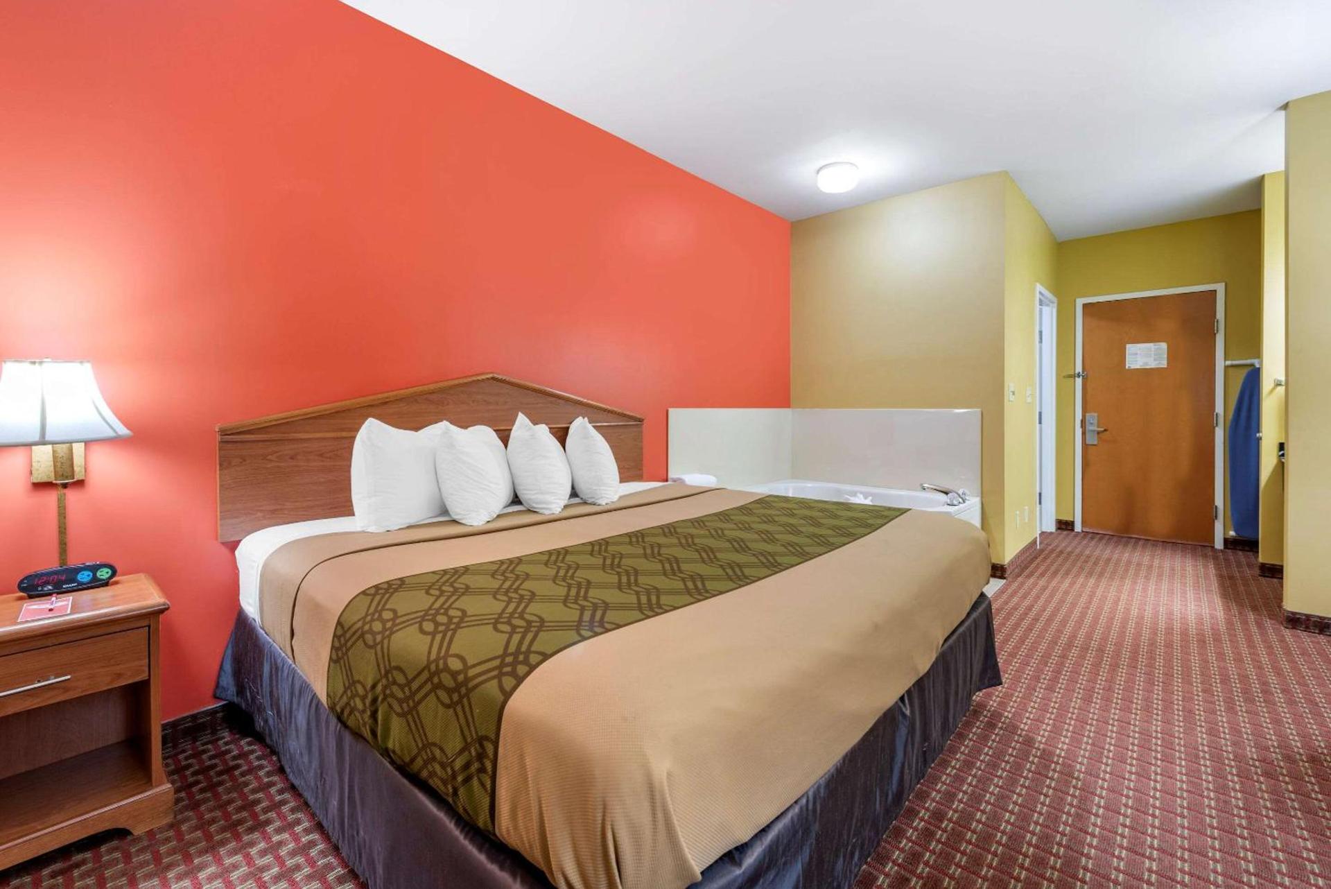 Econo Lodge Louisville Airport photo 21