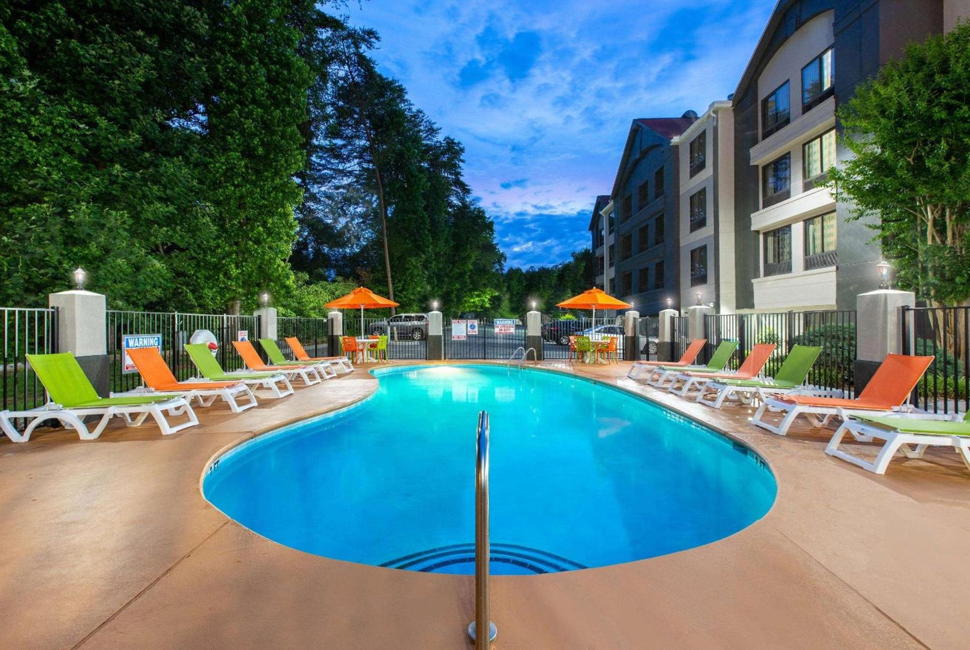 Super 8 by Wyndham Pigeon Forge-Emert St photo 2