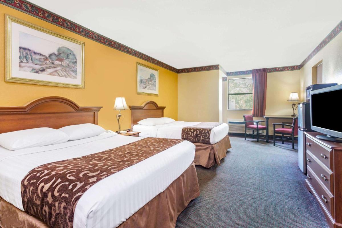 Howard Johnson by Wyndham Lake City photo 9