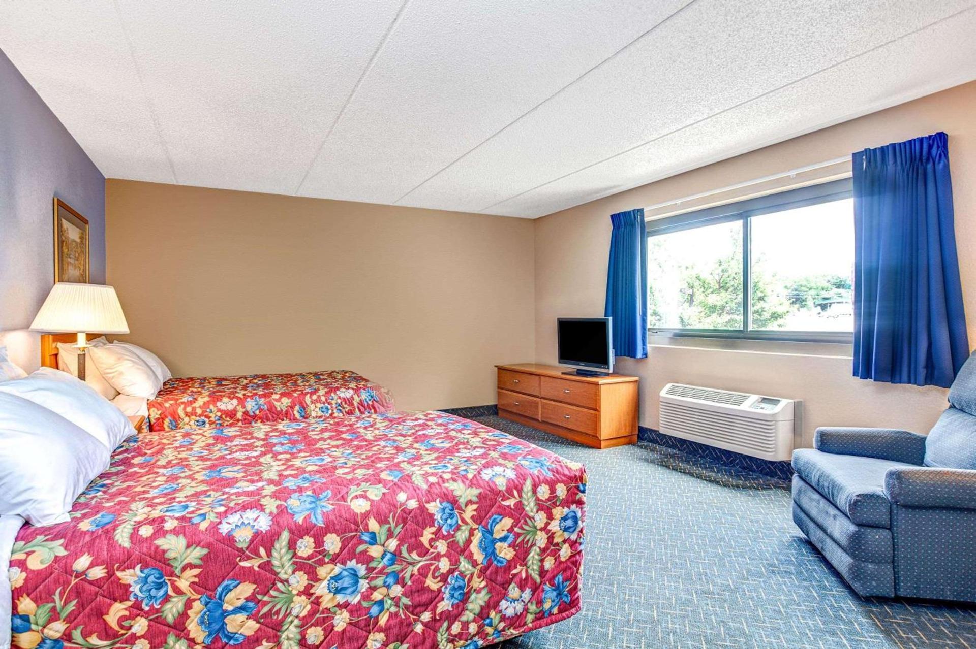 Super 8 by Wyndham Mahwah photo 7