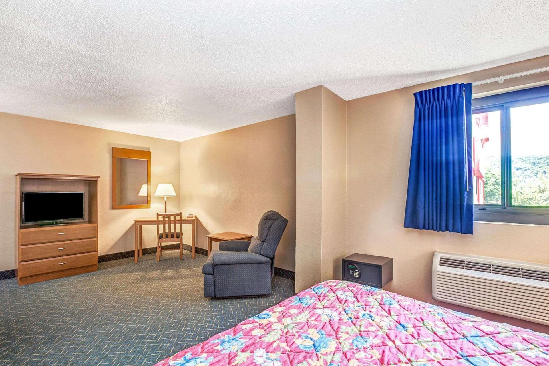 Super 8 by Wyndham Mahwah photo 4
