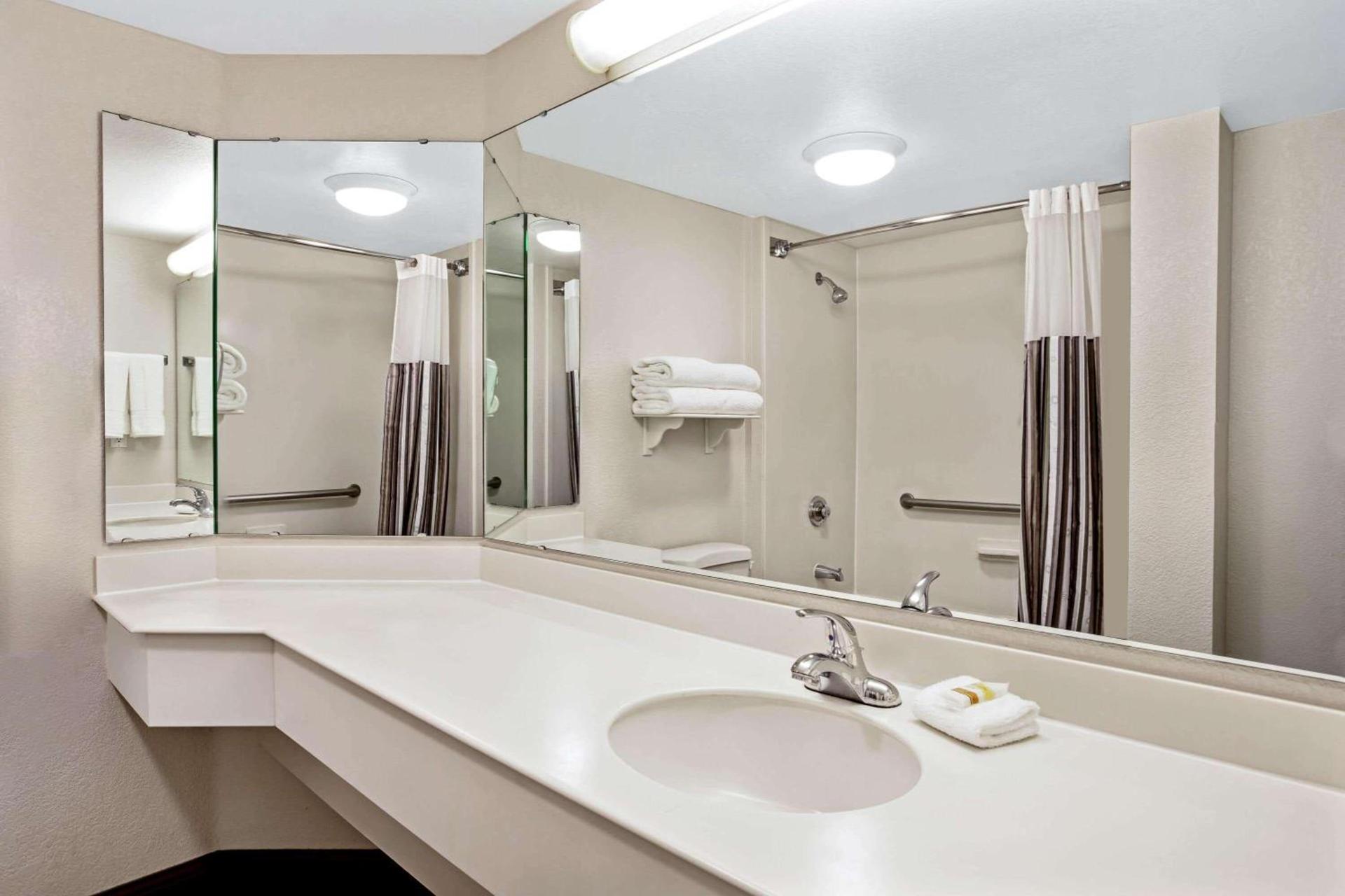 La Quinta by Wyndham Tucson Airport photo 21