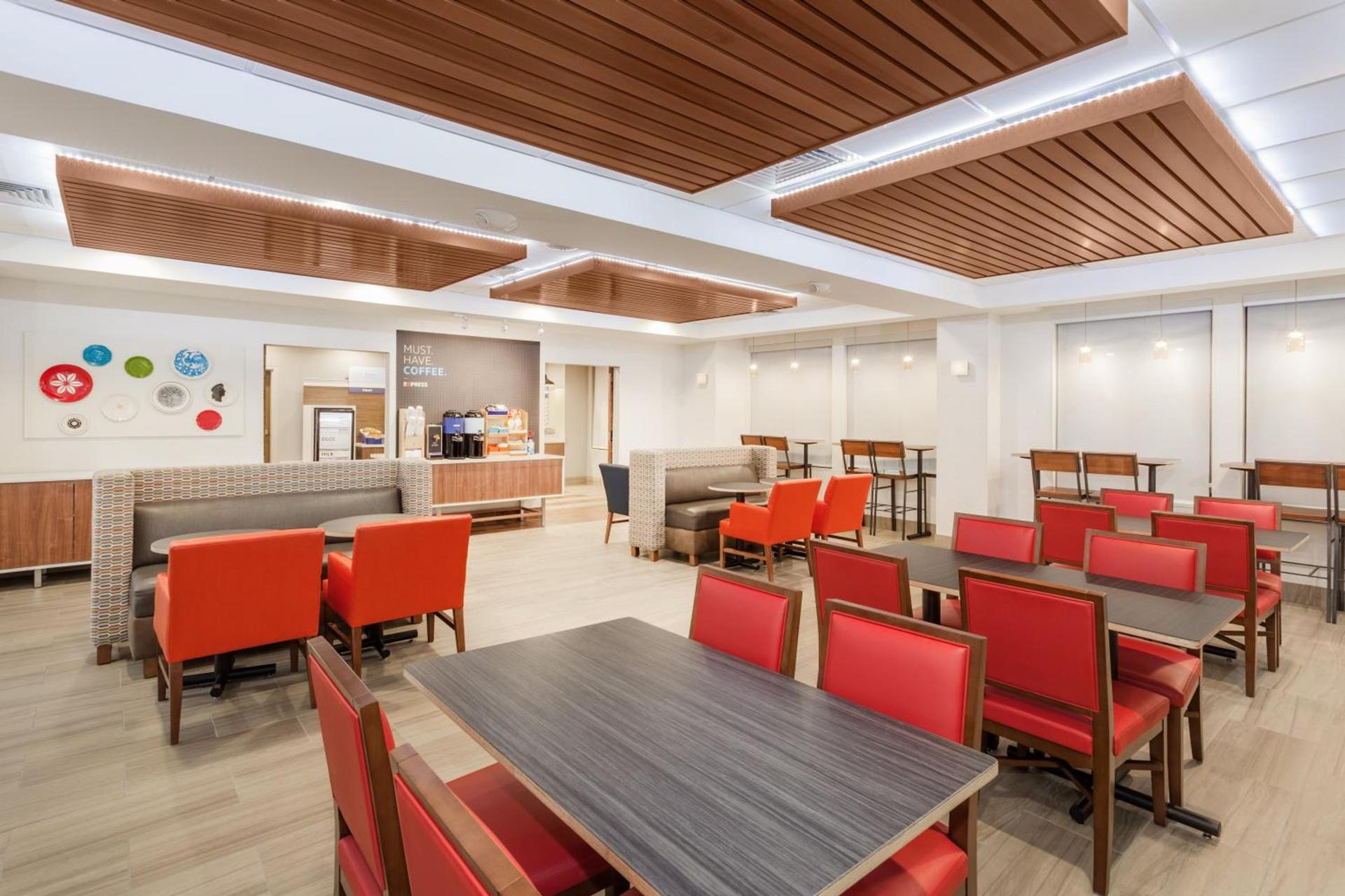 Holiday Inn Express & Suites Tilton by IHG photo 9