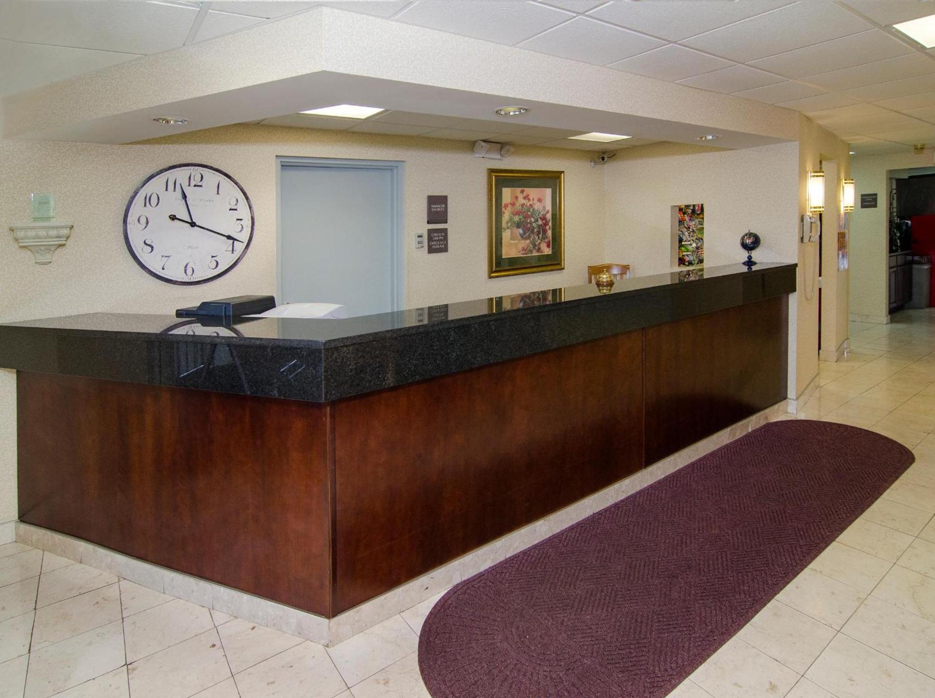 Ramada by Wyndham Angola/Fremont Area photo 29