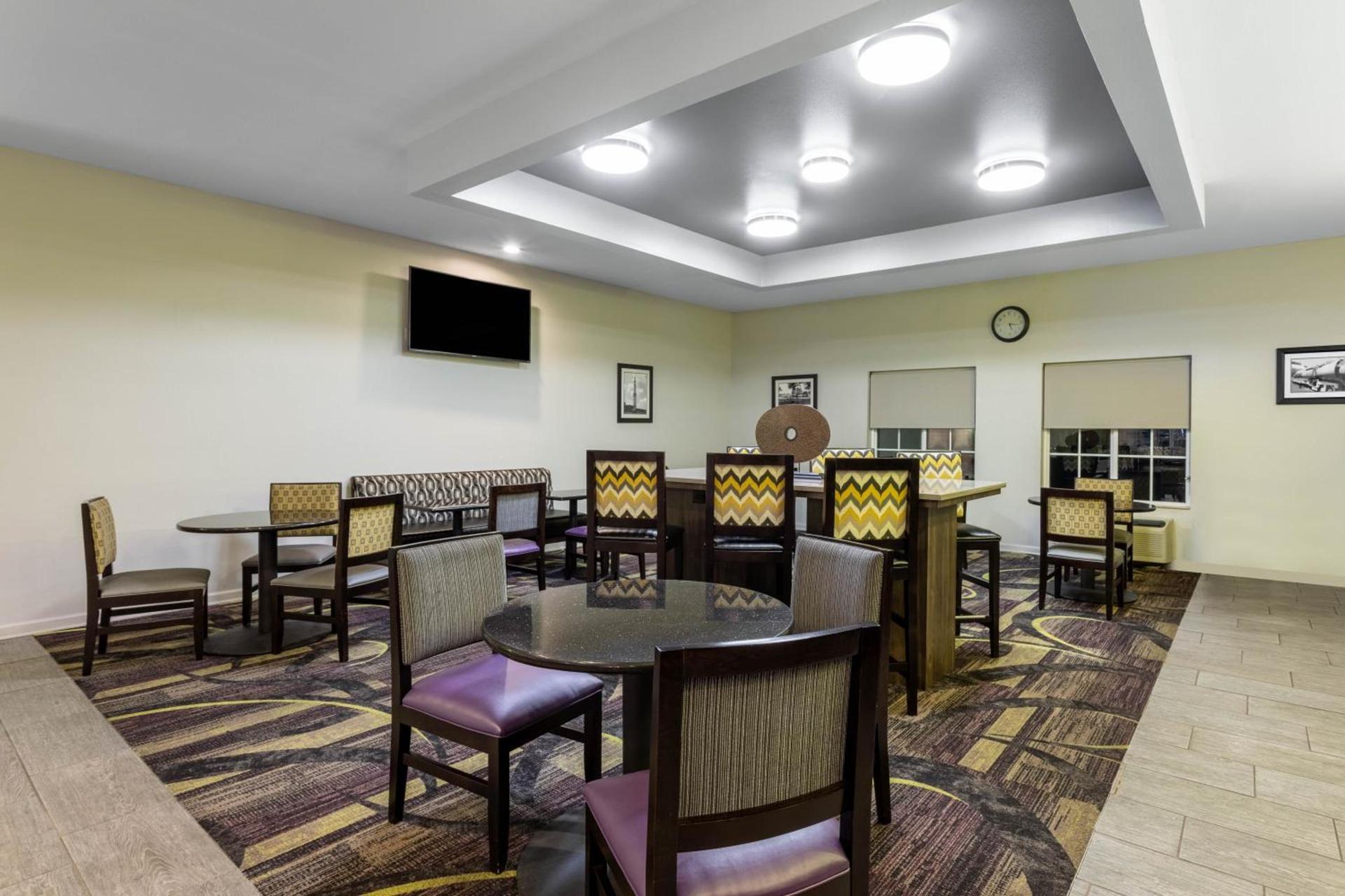 La Quinta by Wyndham Huntsville Airport Madison photo 35