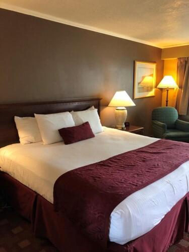 Days Inn & Suites by Wyndham Logan photo 17