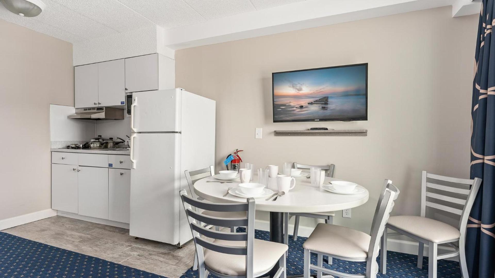 Adventurer Oceanfront Inn photo 8