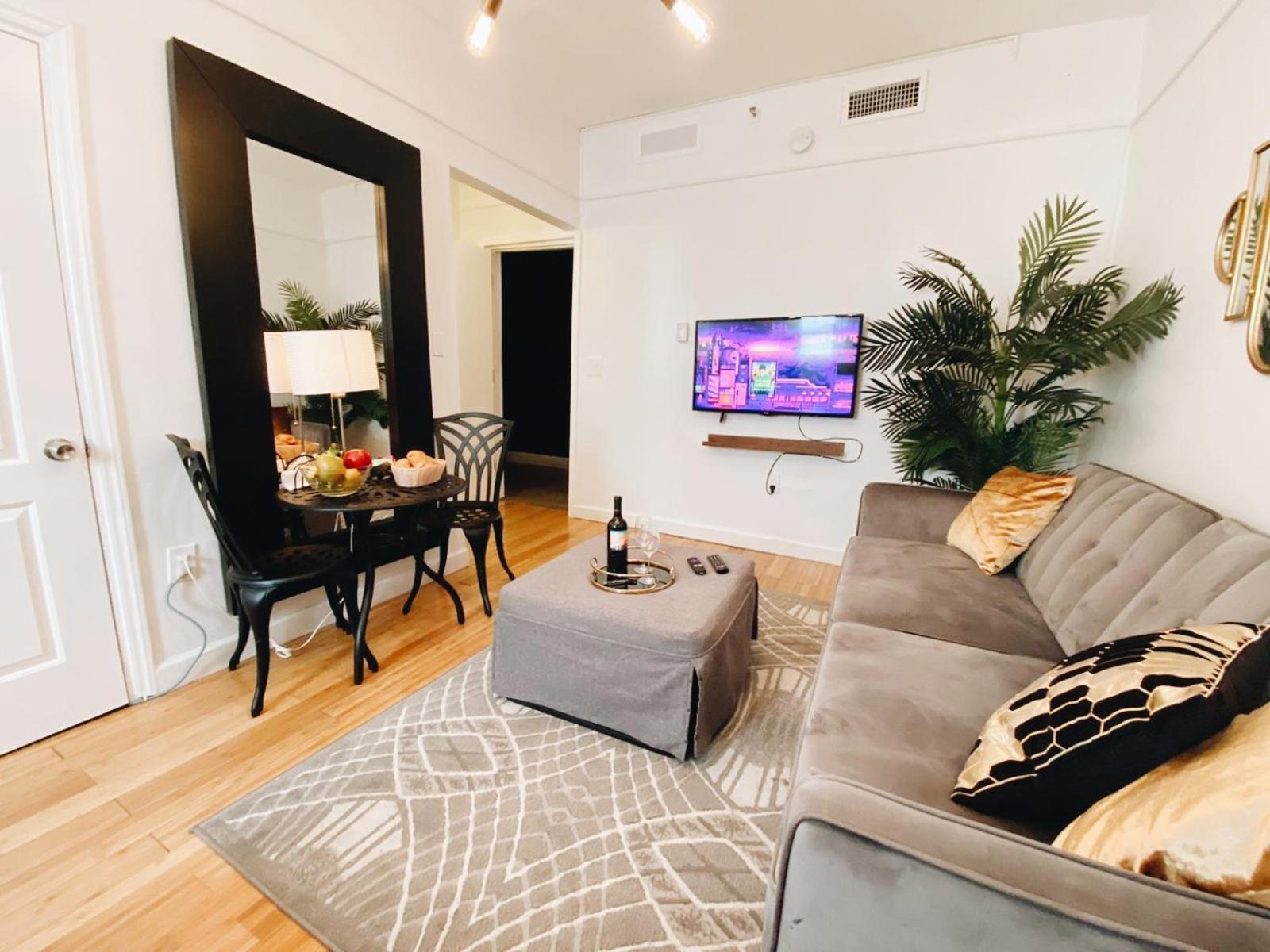 Nine20 Collins Apartments by Lowkl photo 36