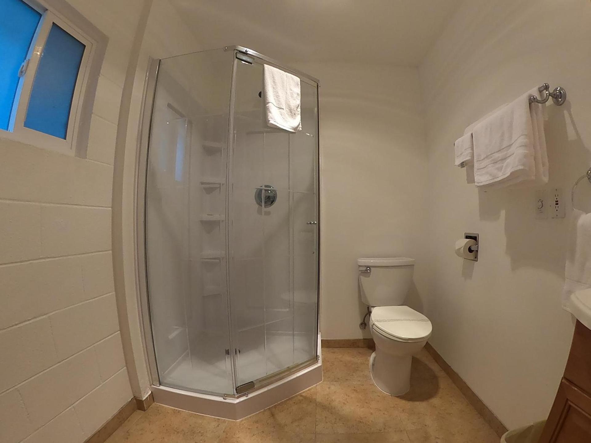 Col-Pacific Motel photo 5