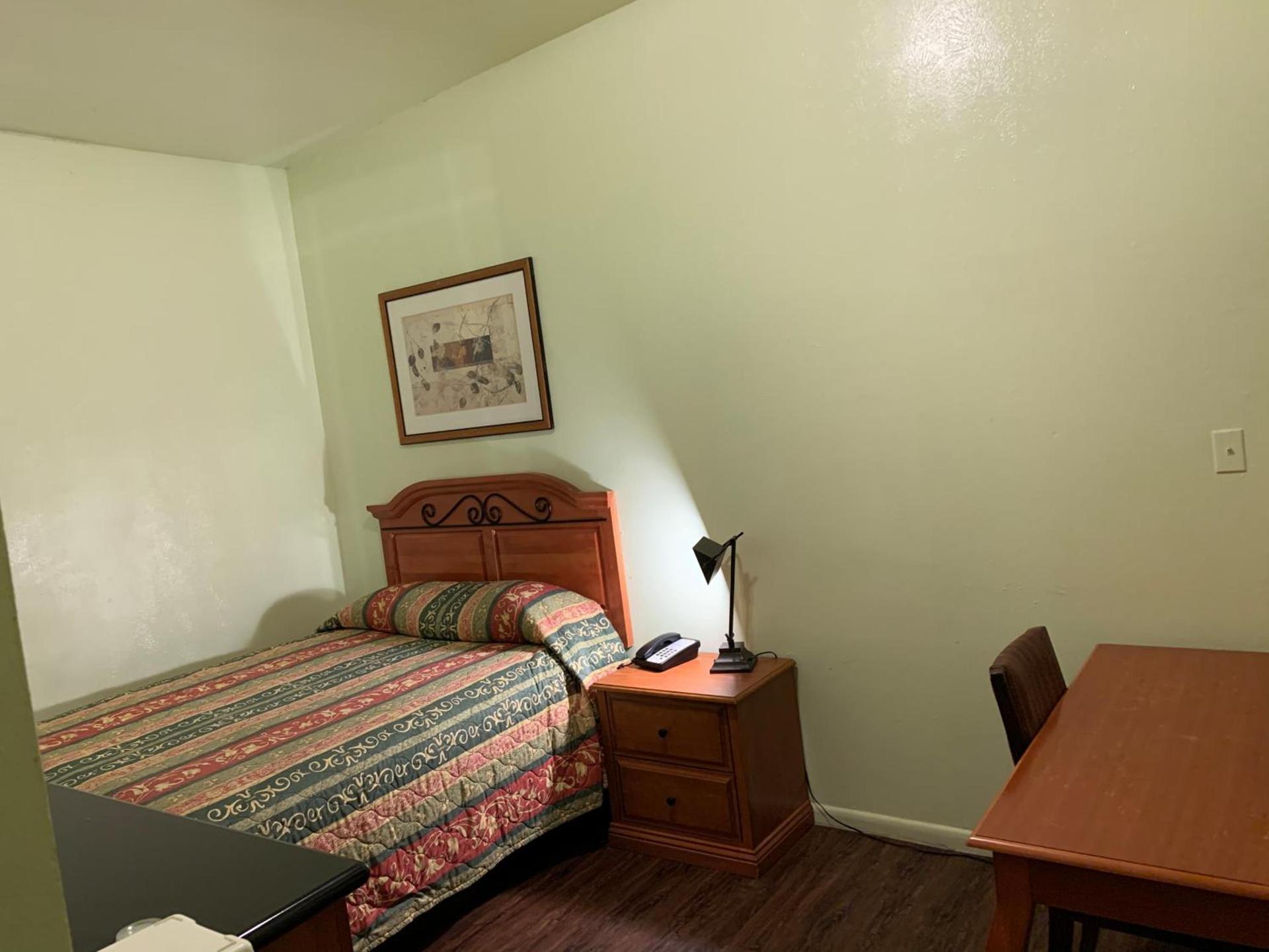 Economy inn photo 18