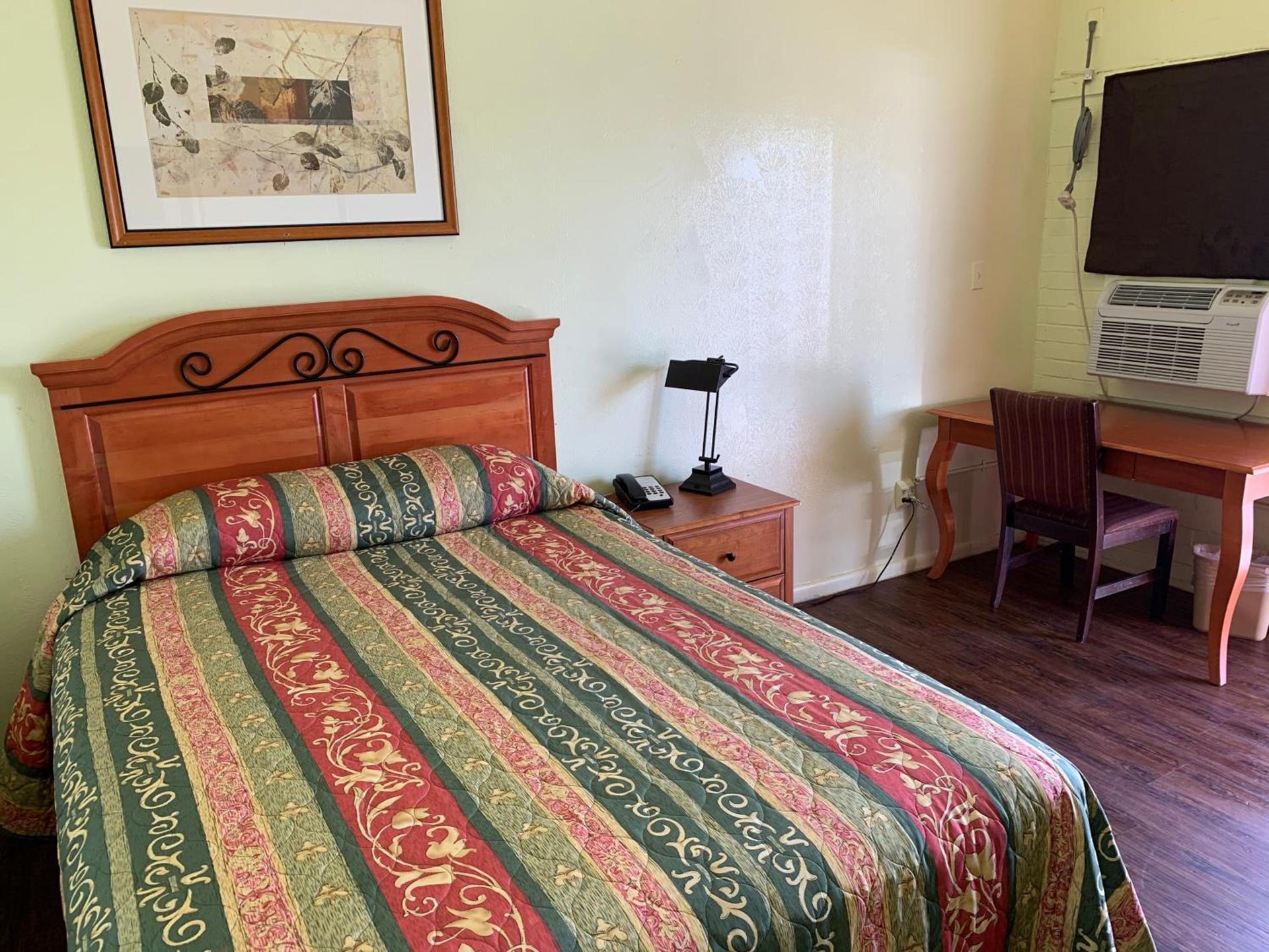 Economy inn photo 17