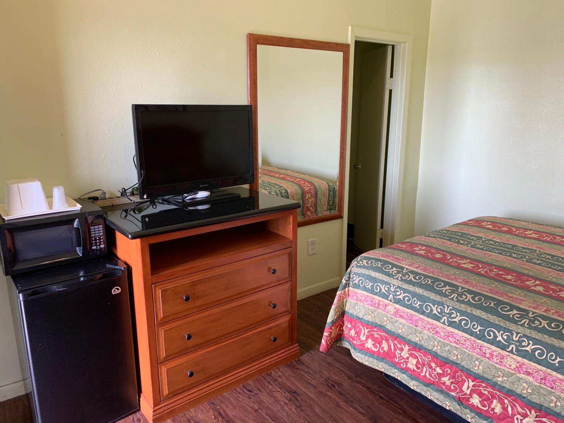 Economy inn photo 16