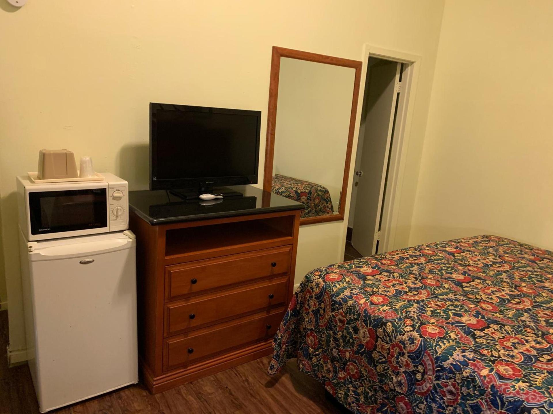 Economy inn photo 14