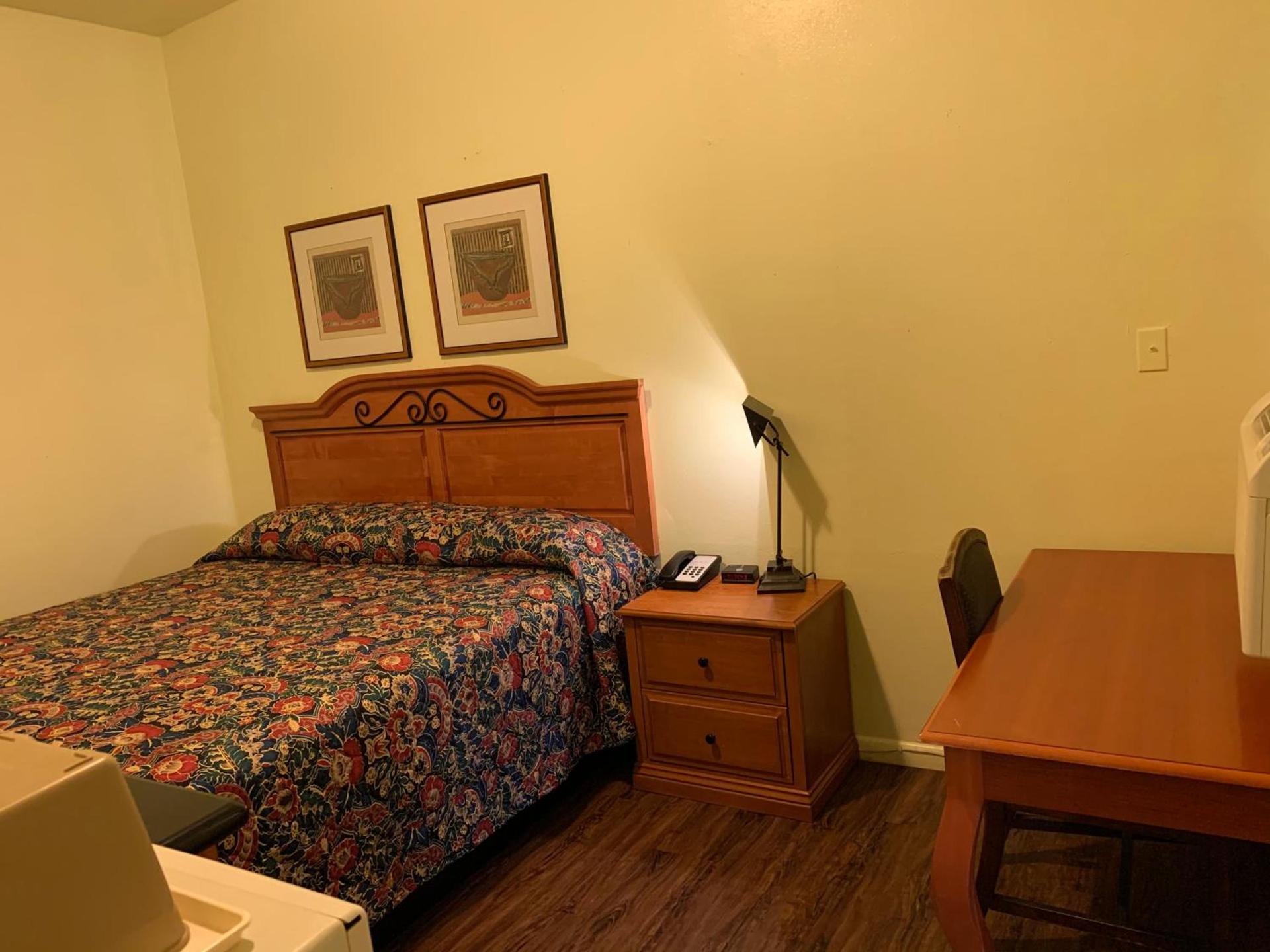Economy inn photo 9