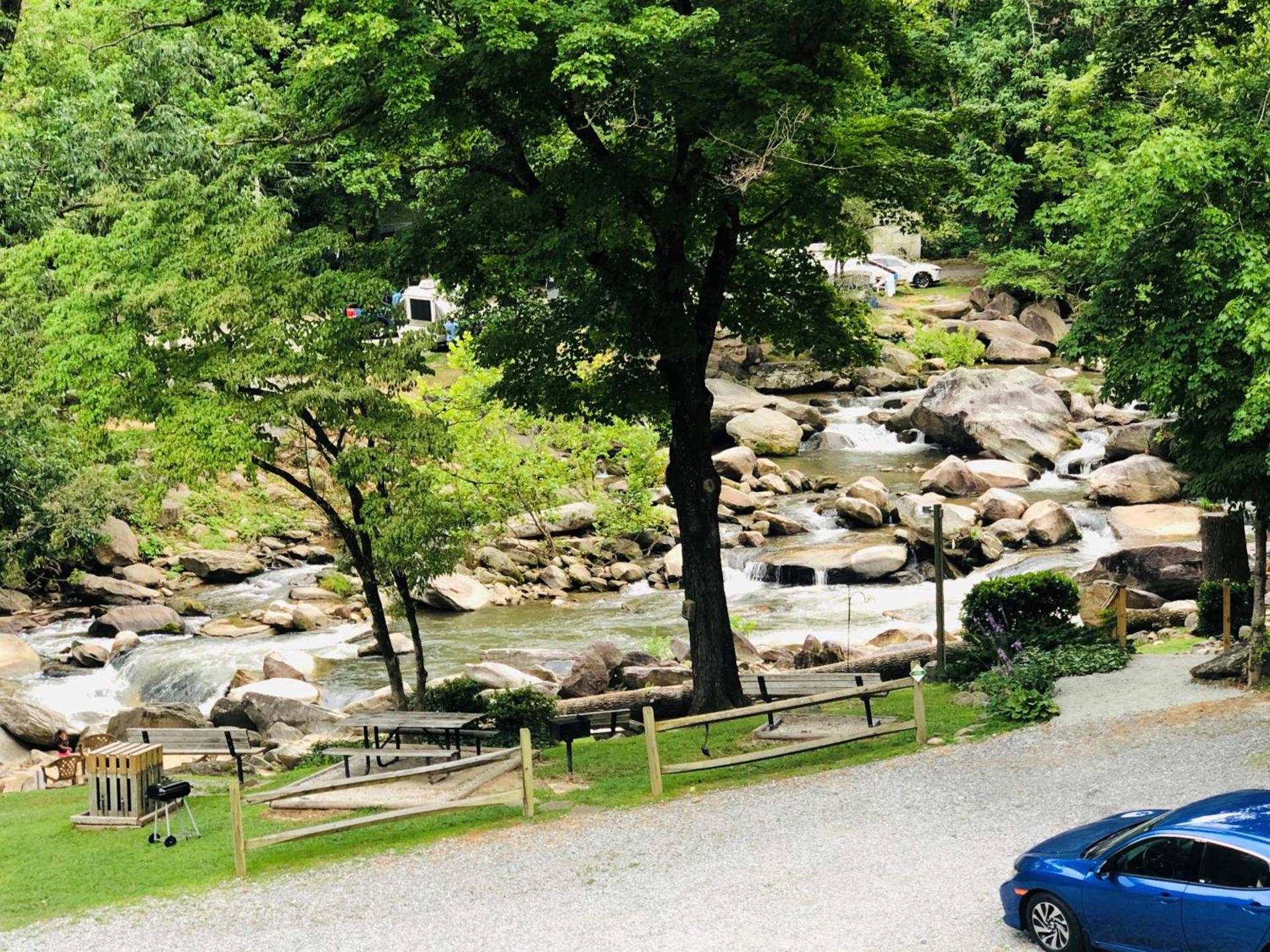 The Evening Shade River Lodge and Cabins photo 4