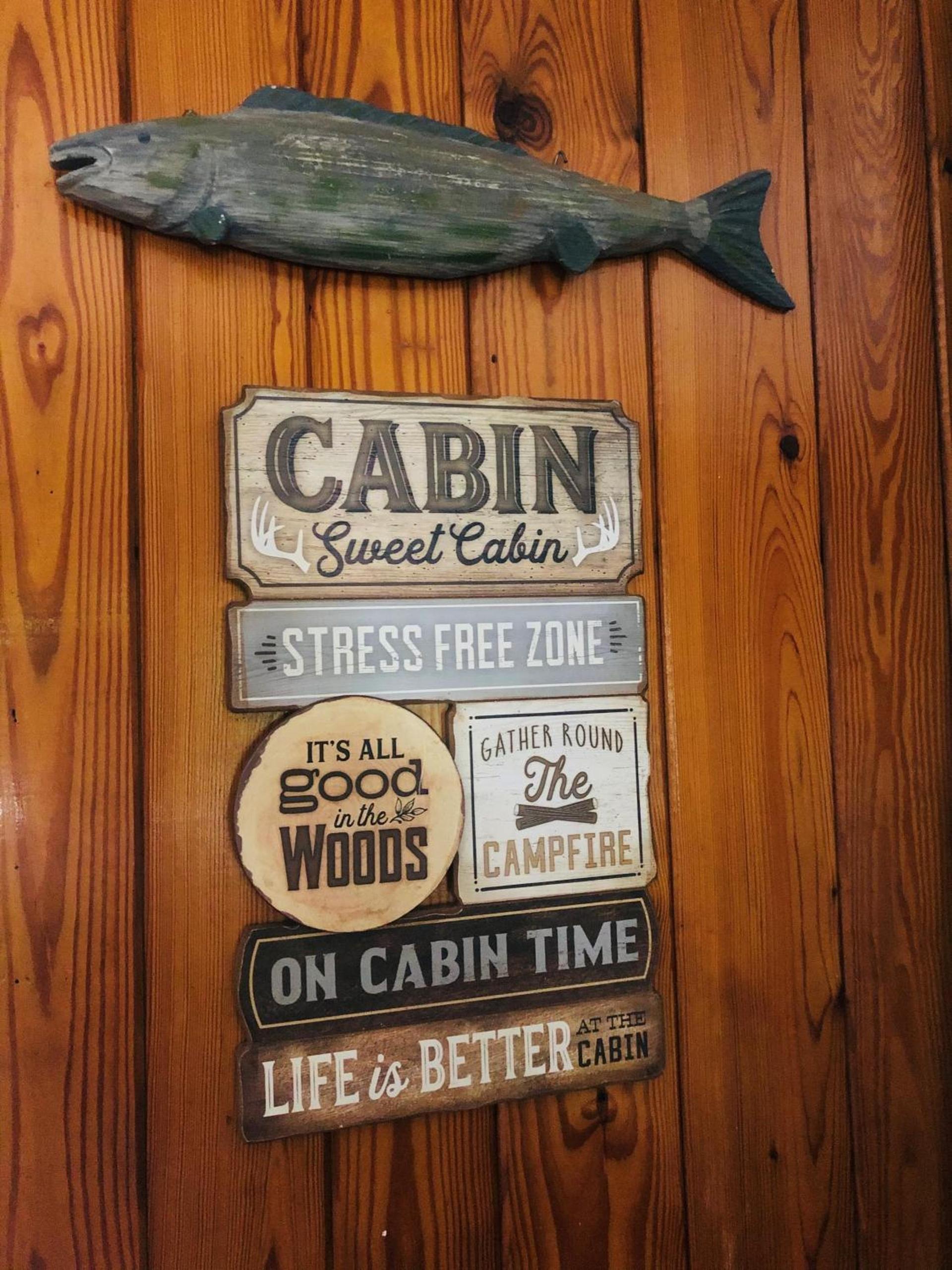 The Evening Shade River Lodge and Cabins photo 3