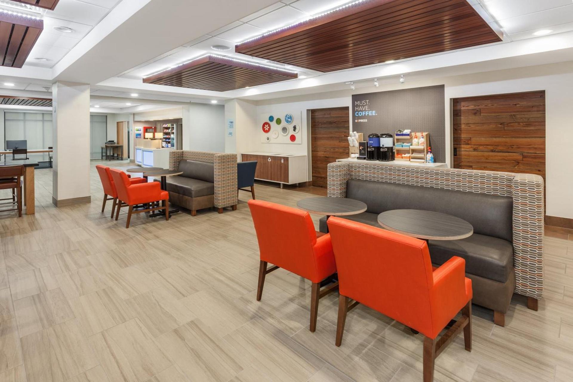 Holiday Inn Express & Suites Tilton by IHG photo 11