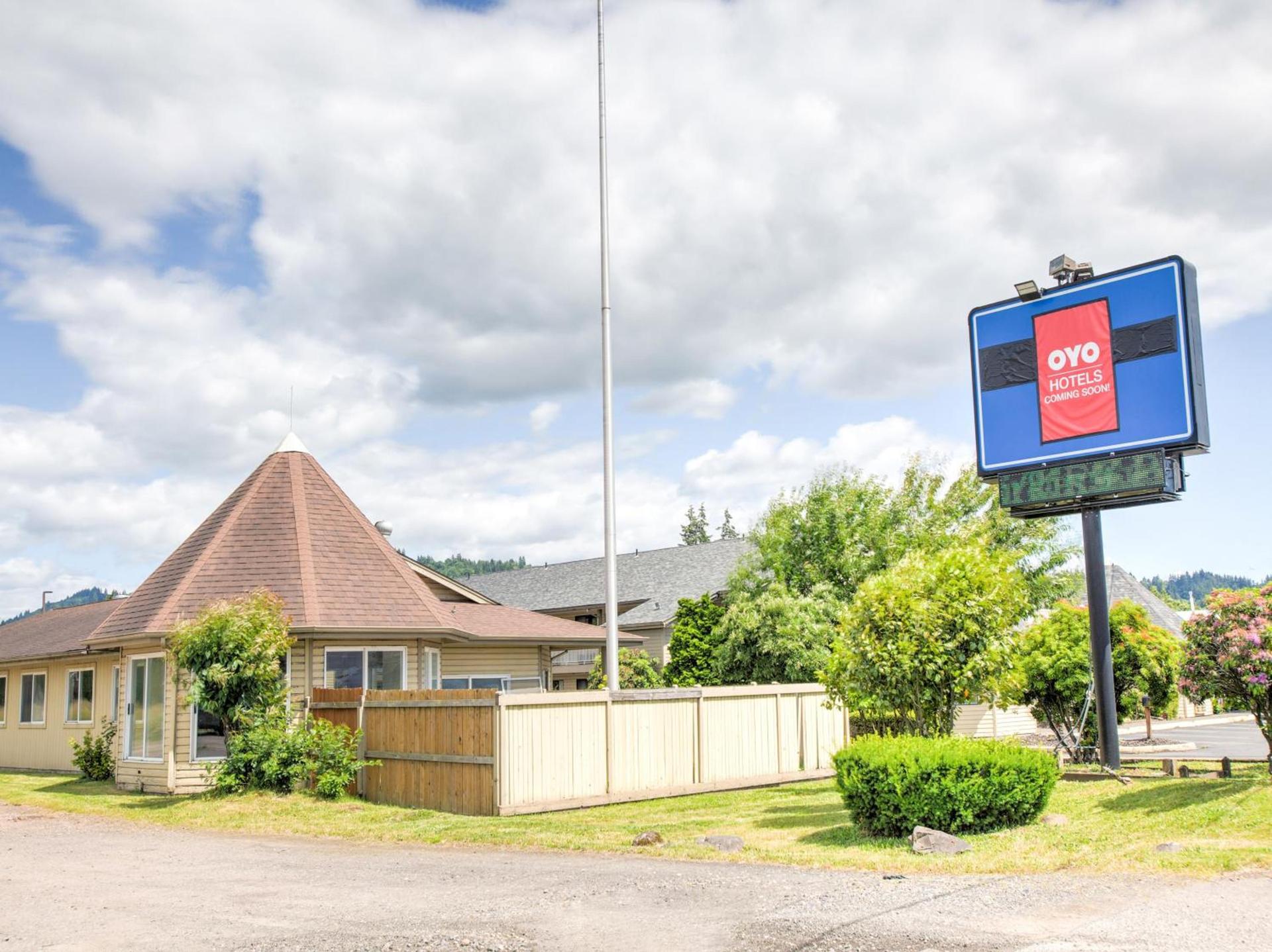 OYO Woodland Hotel and Suites photo 1