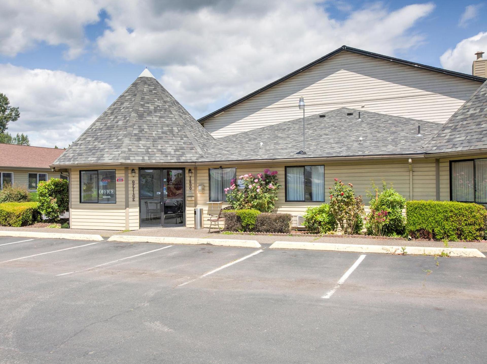 OYO Woodland Hotel and Suites photo 4