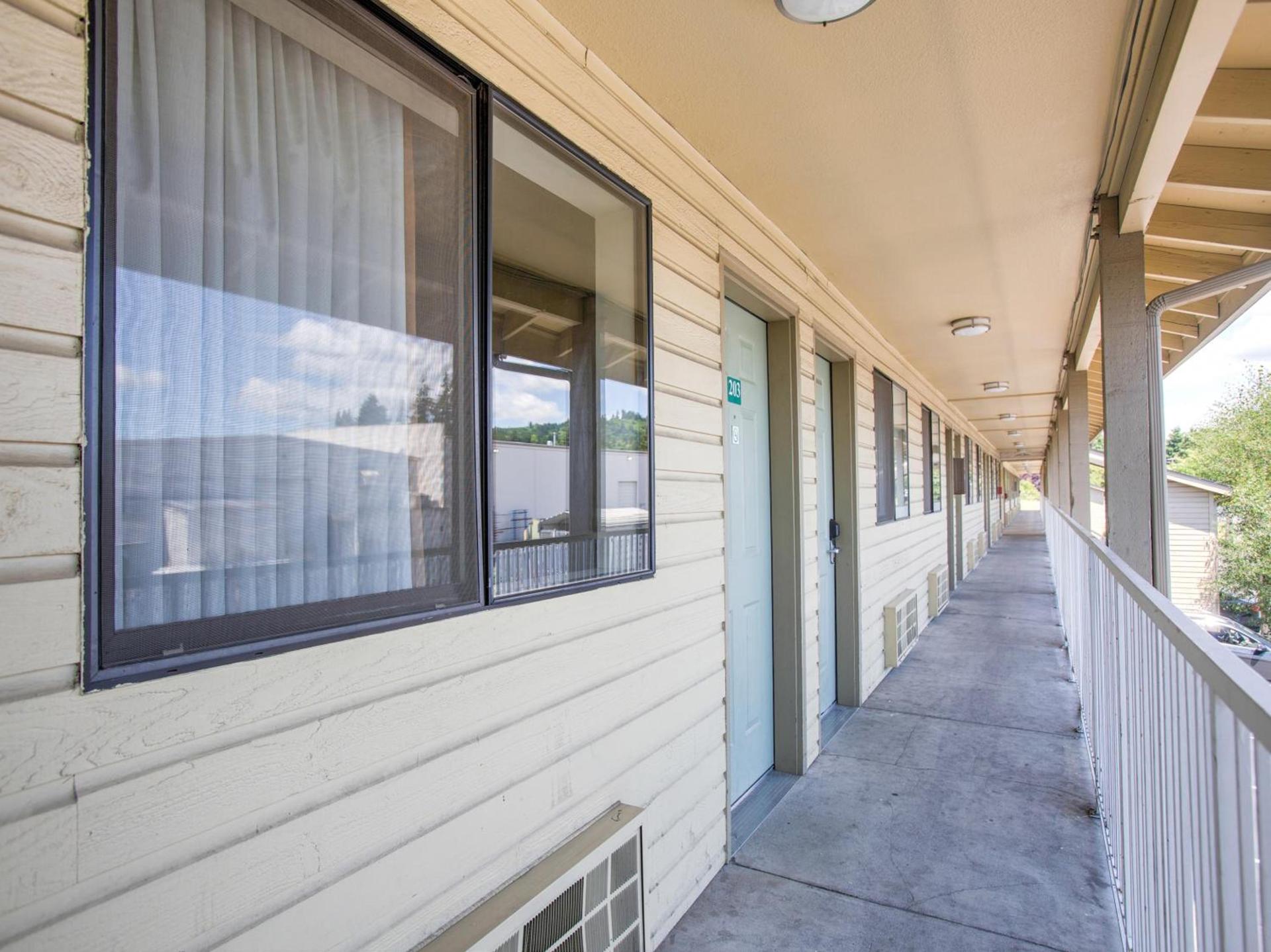 OYO Woodland Hotel and Suites photo 44