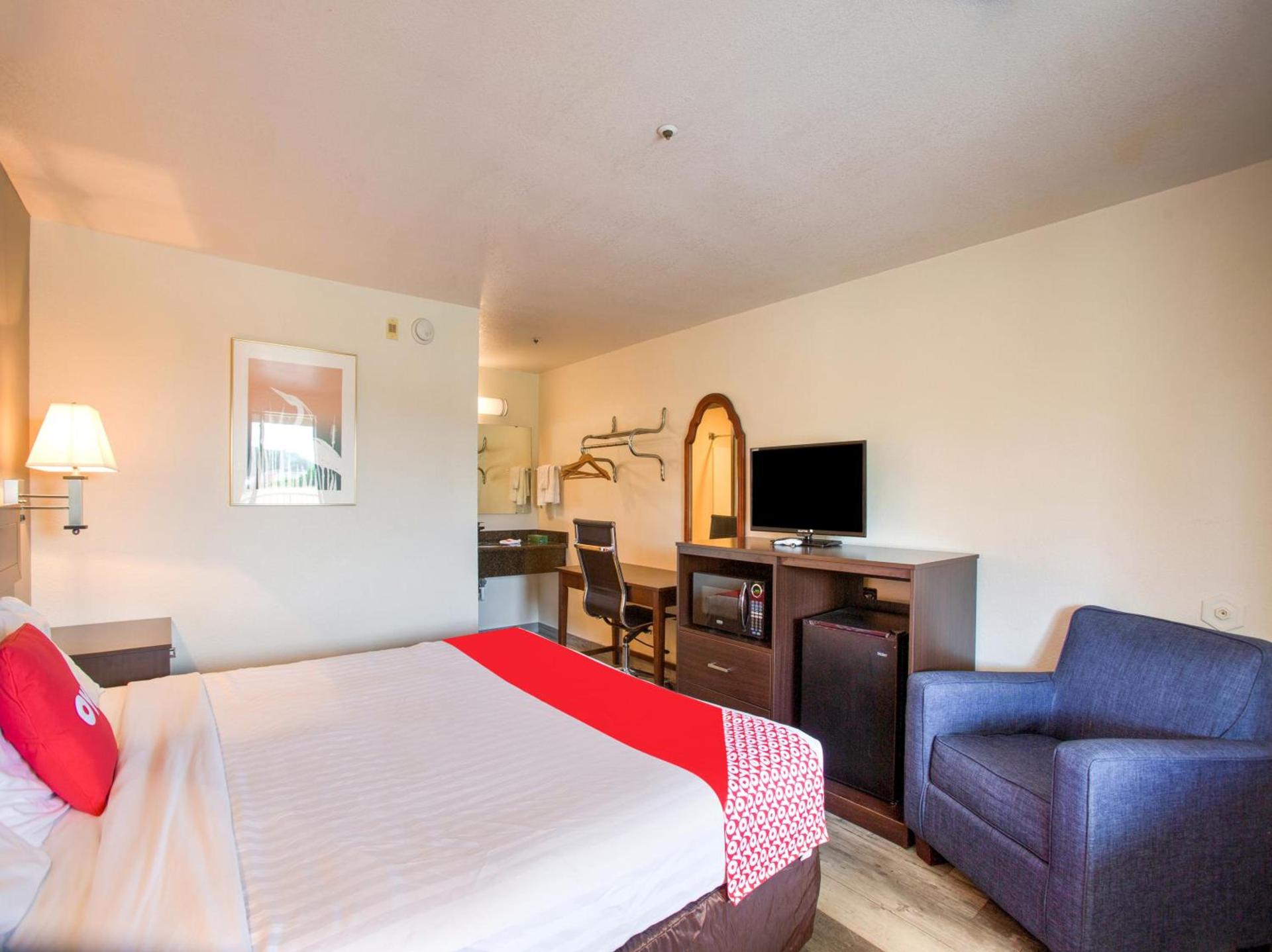 OYO Woodland Hotel and Suites photo 35