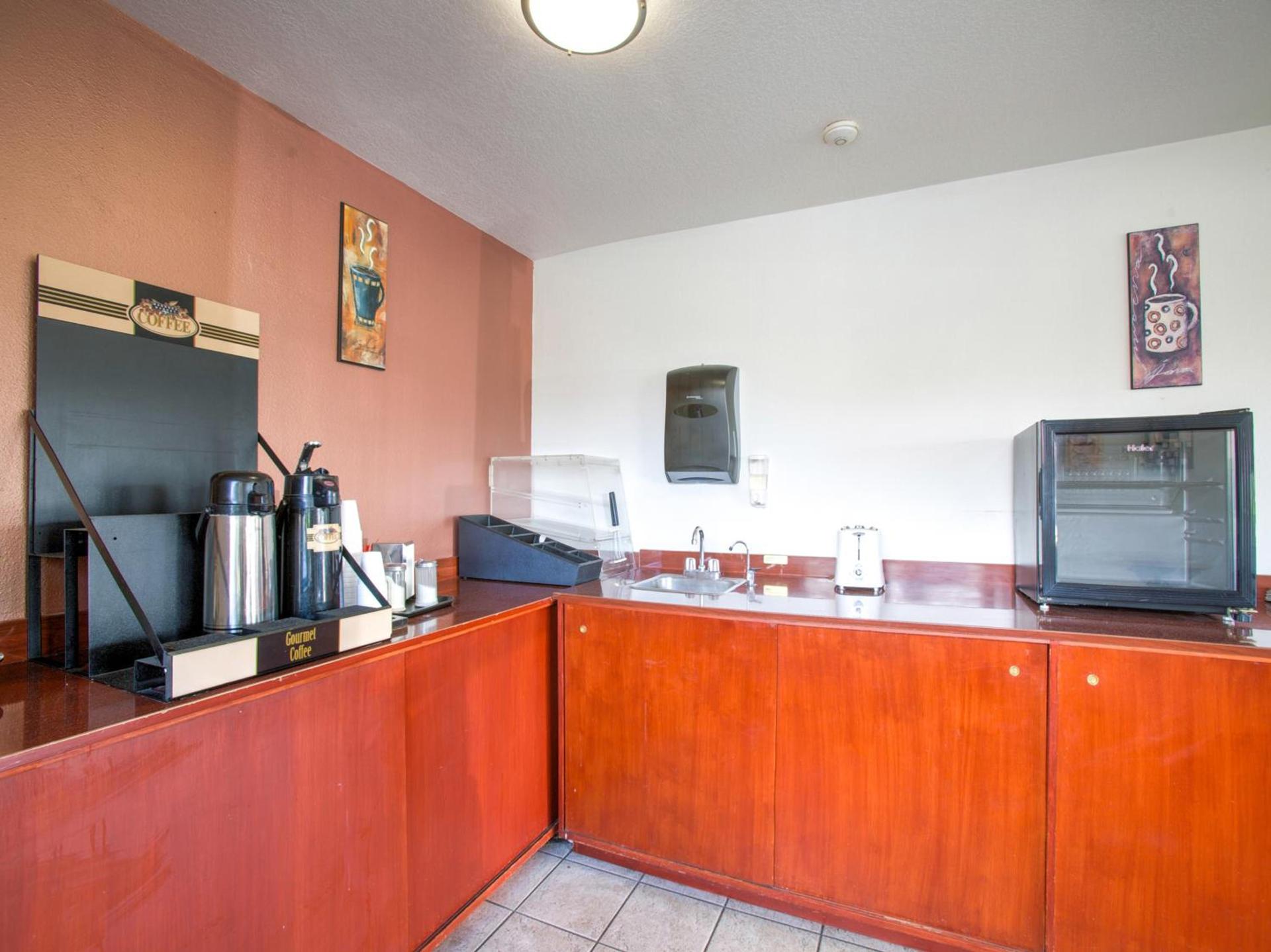 OYO Woodland Hotel and Suites photo 39