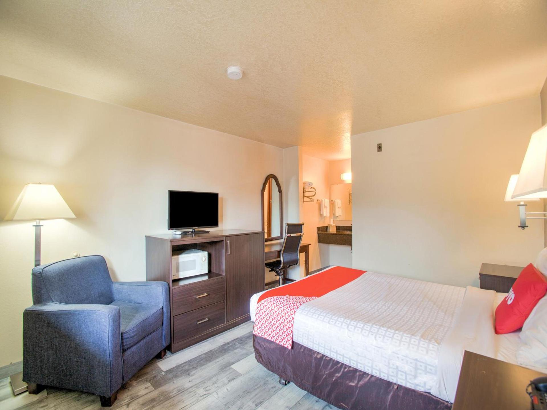 OYO Woodland Hotel and Suites photo 36