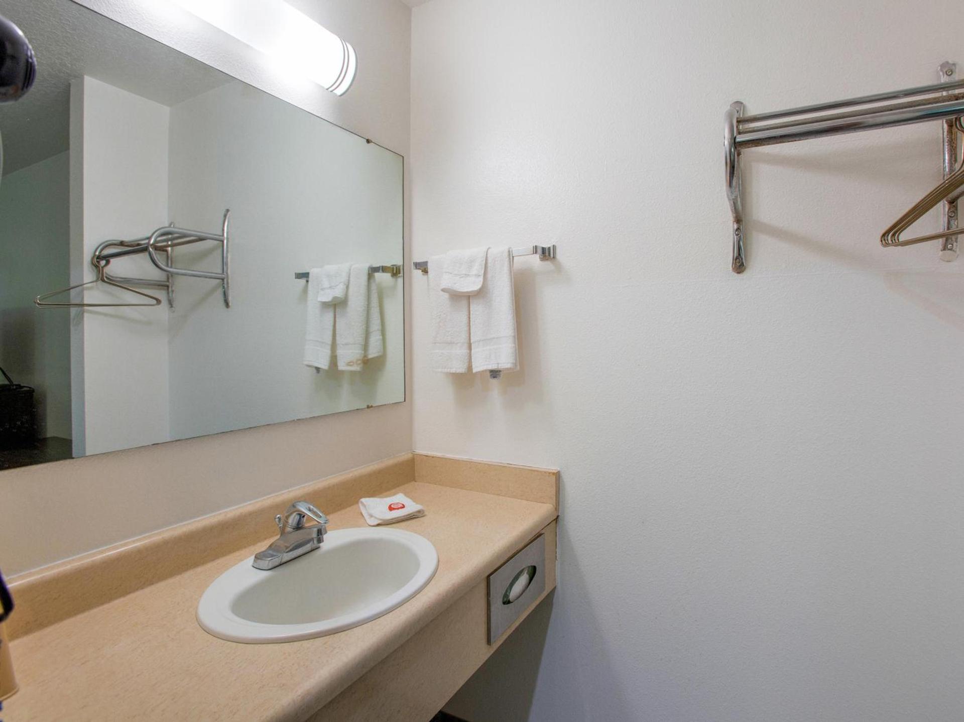 OYO Woodland Hotel and Suites photo 38