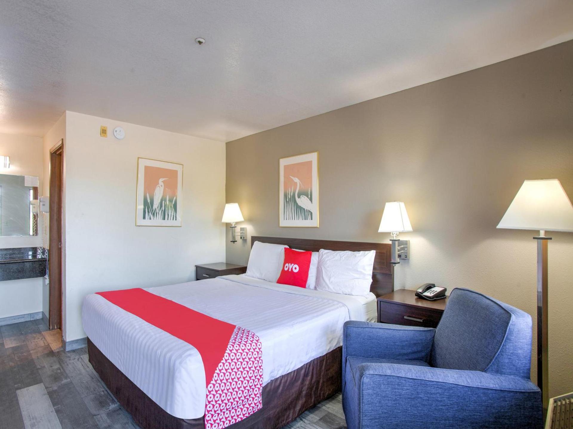 OYO Woodland Hotel and Suites photo 9