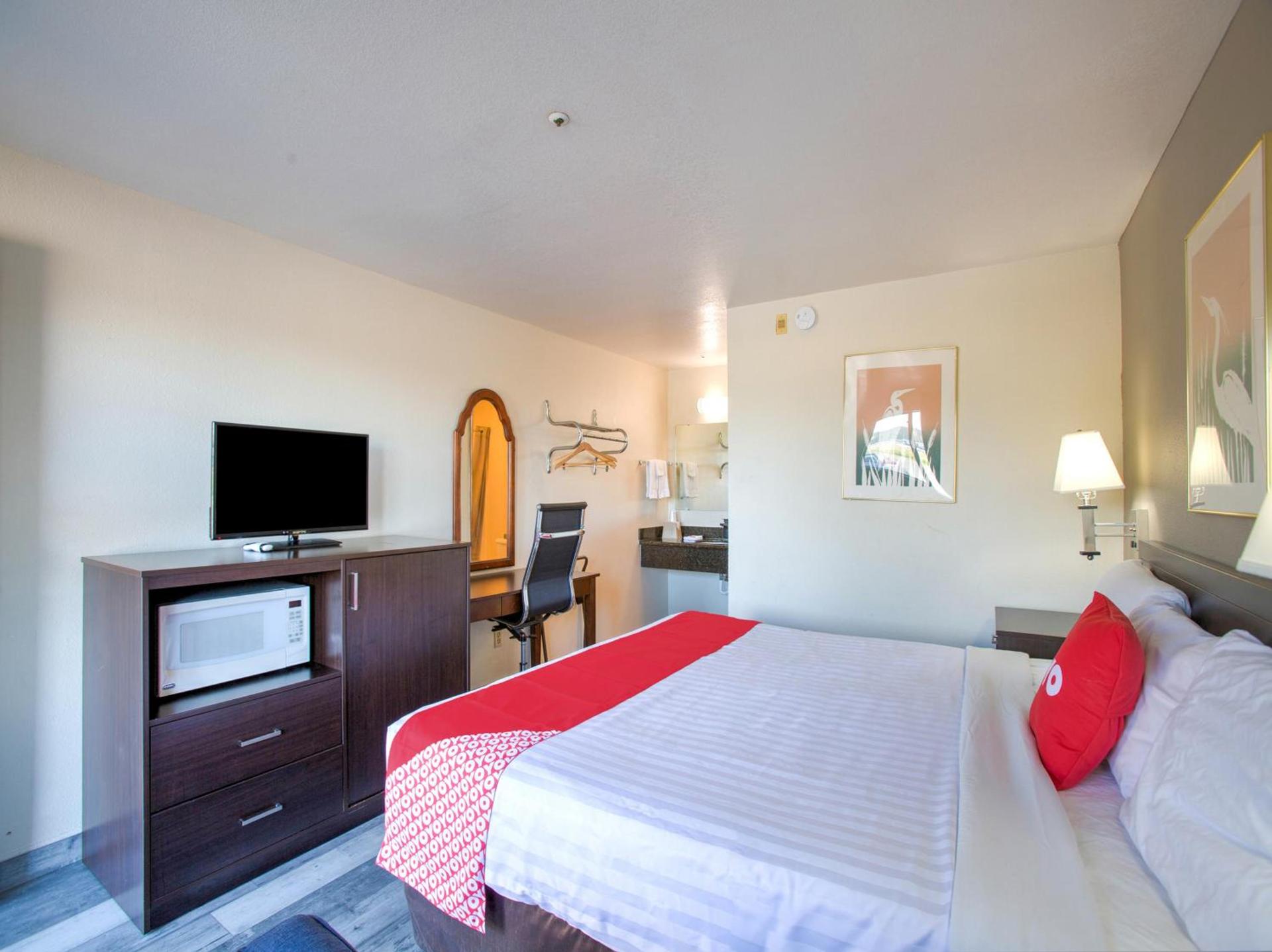 OYO Woodland Hotel and Suites photo 32