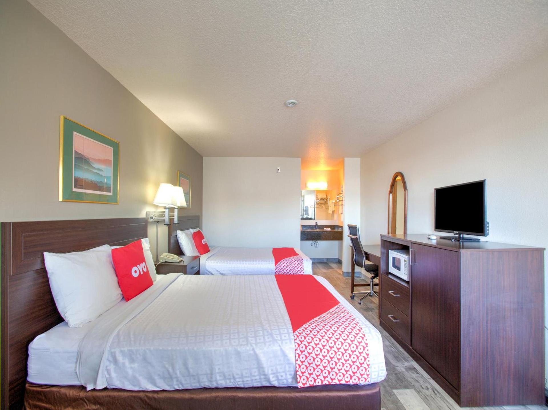OYO Woodland Hotel and Suites photo 26