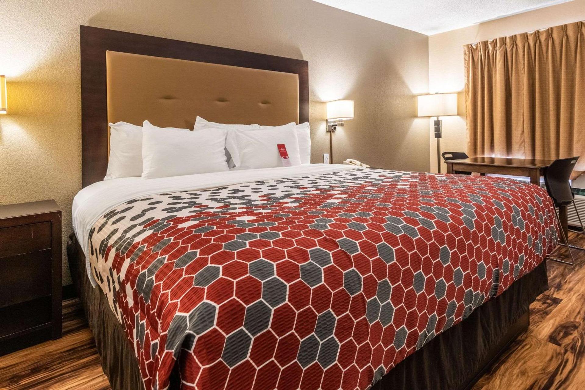 Econo Lodge Hillsboro I-35 photo 19