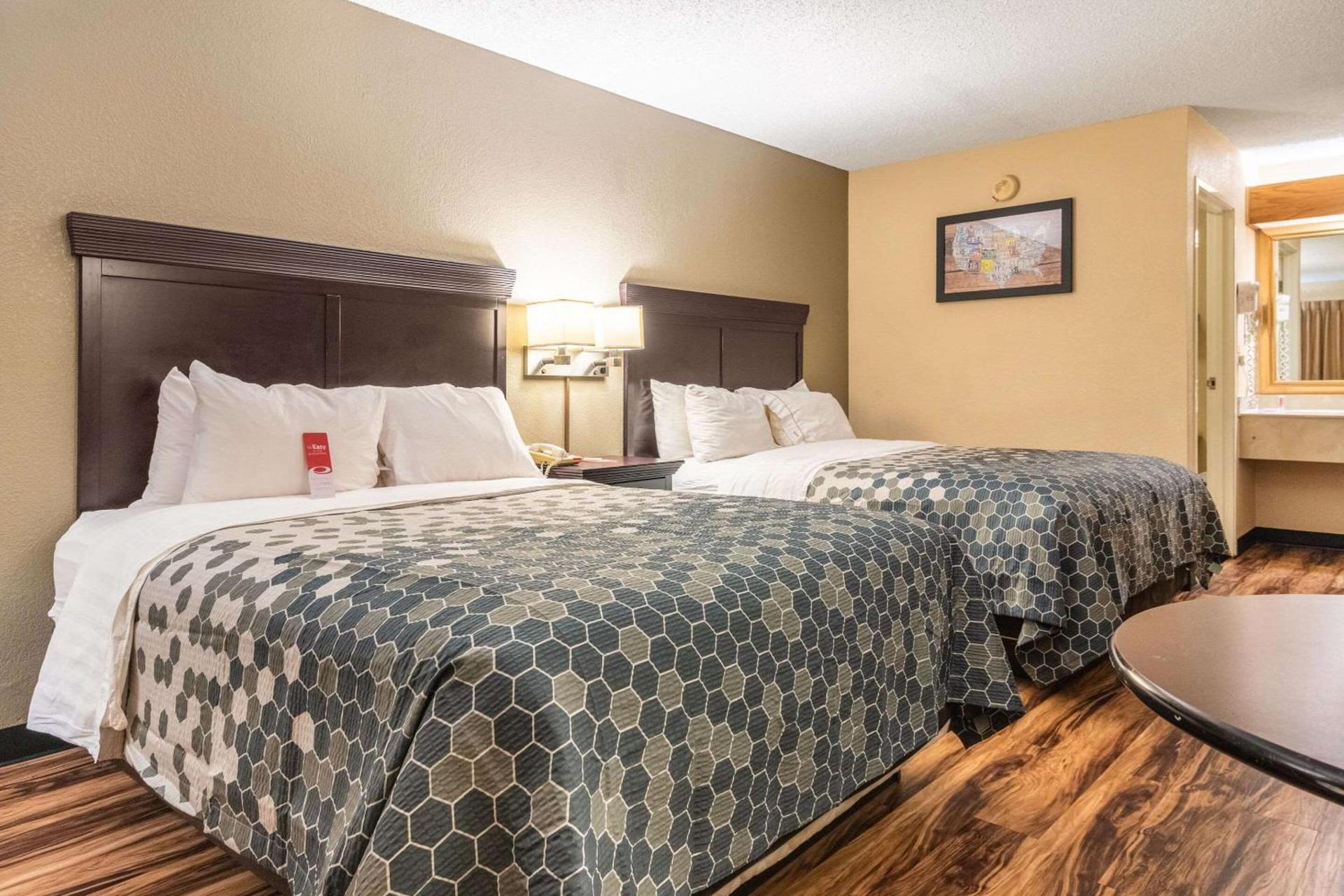 Econo Lodge Hillsboro I-35 photo 20